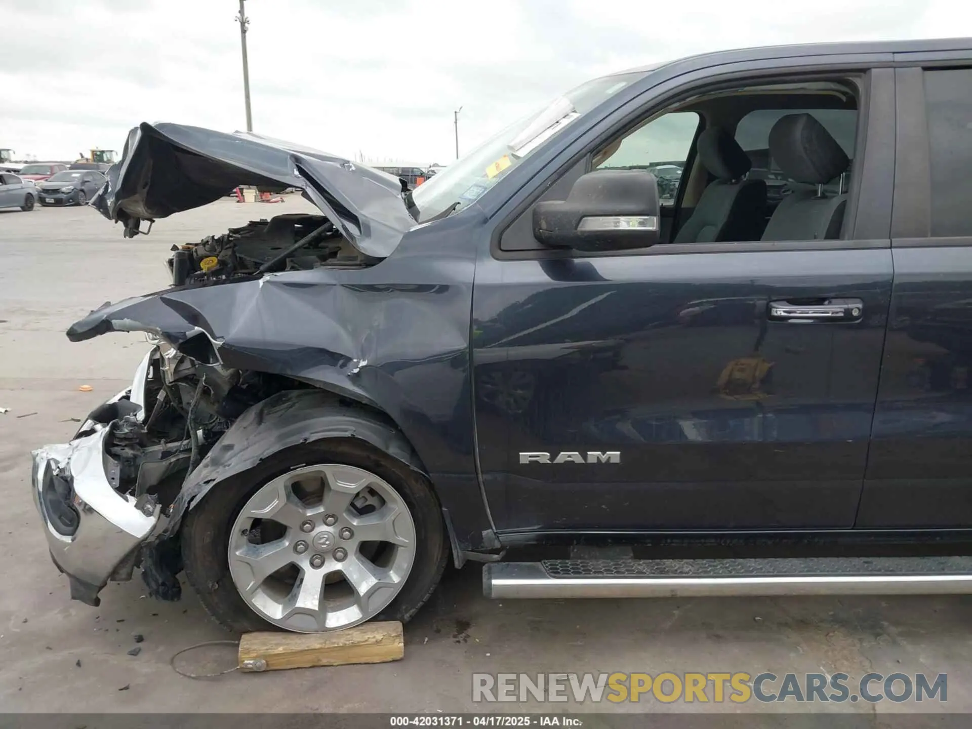 17 Photograph of a damaged car 1C6RREFTXLN321456 RAM 1500 2020