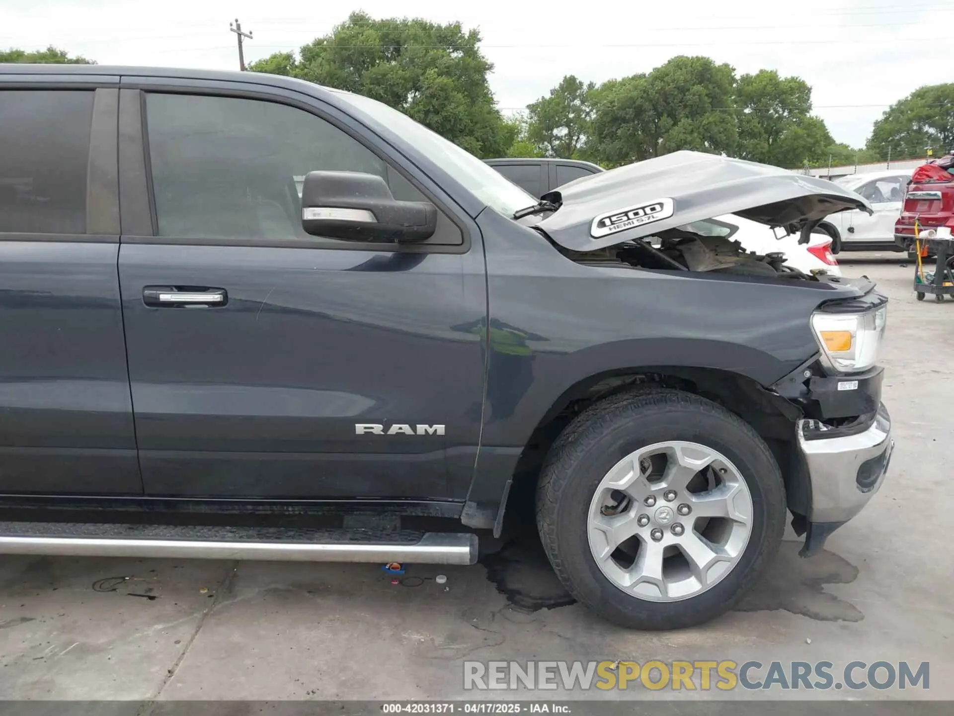 20 Photograph of a damaged car 1C6RREFTXLN321456 RAM 1500 2020