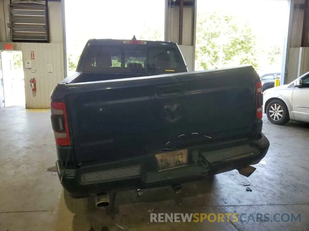 6 Photograph of a damaged car 1C6RREFTXLN373007 RAM 1500 2020