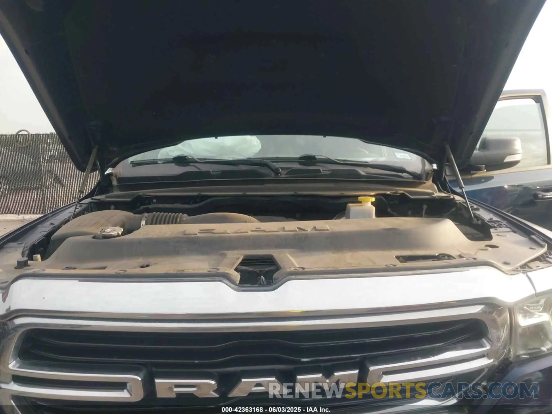 10 Photograph of a damaged car 1C6RREFTXLN406099 RAM 1500 2020