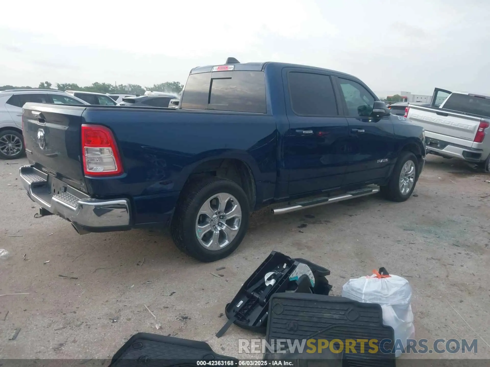4 Photograph of a damaged car 1C6RREFTXLN406099 RAM 1500 2020