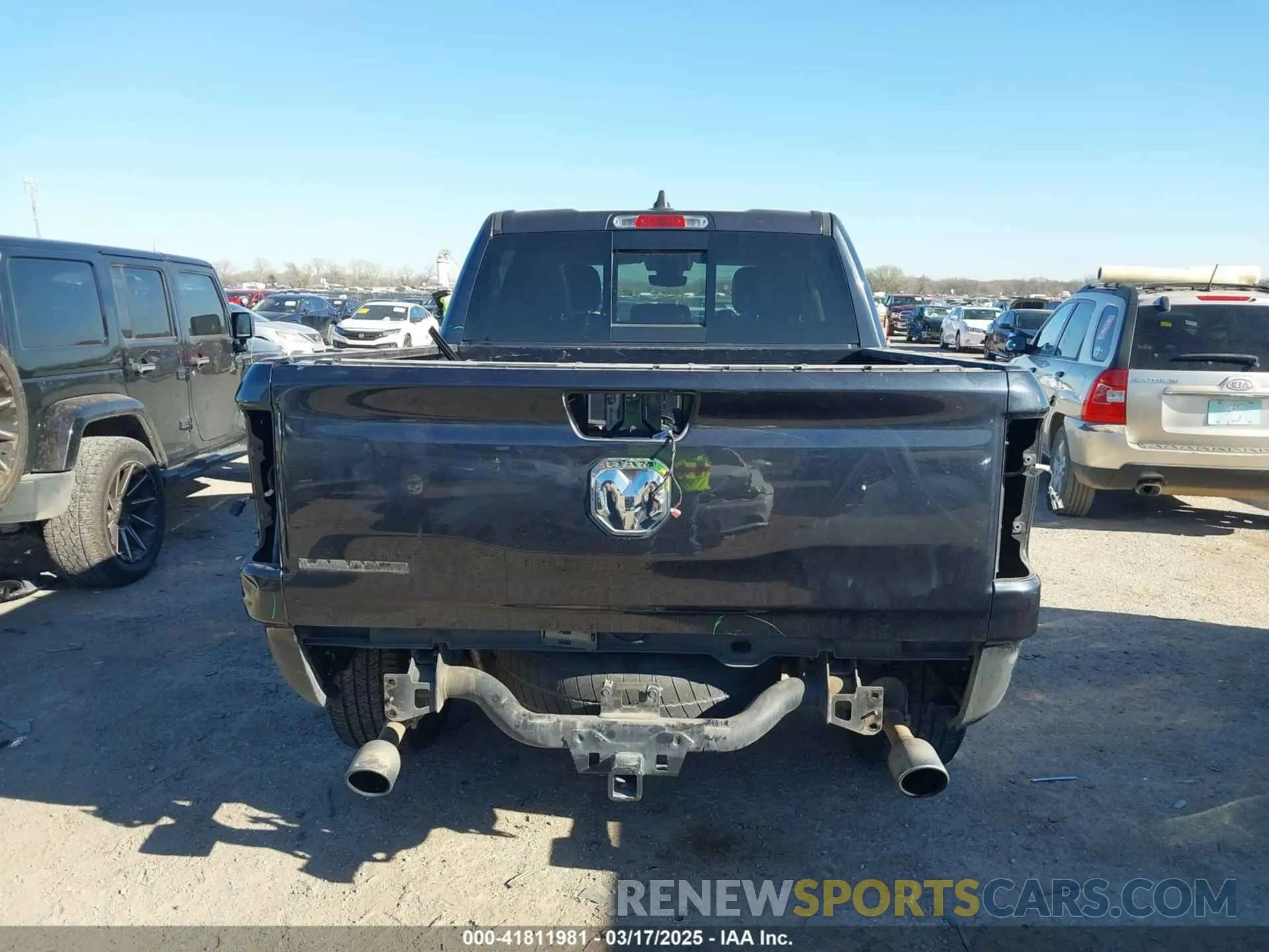 16 Photograph of a damaged car 1C6RREJT4LN232859 RAM 1500 2020