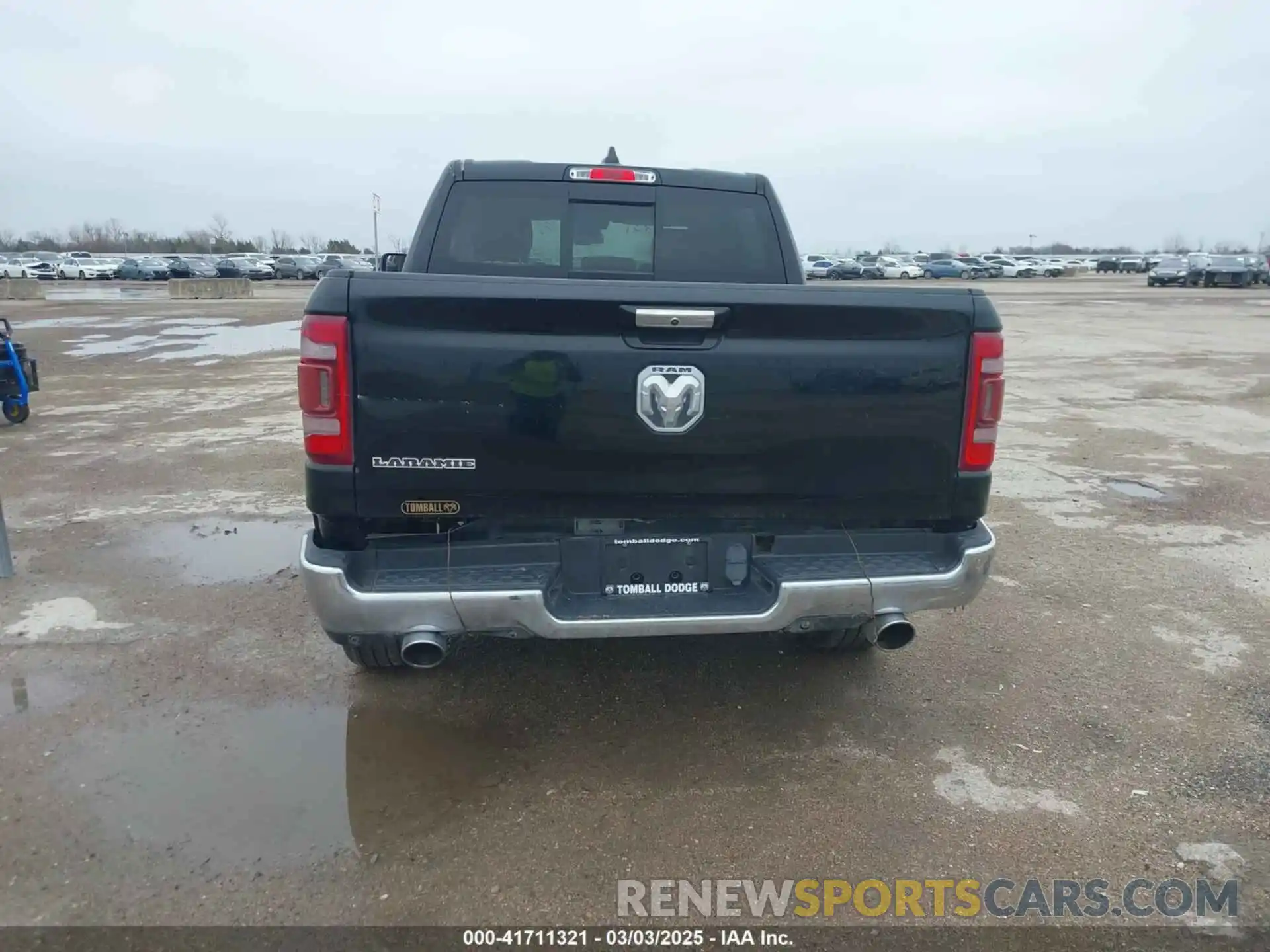 15 Photograph of a damaged car 1C6RREJTXLN202491 RAM 1500 2020