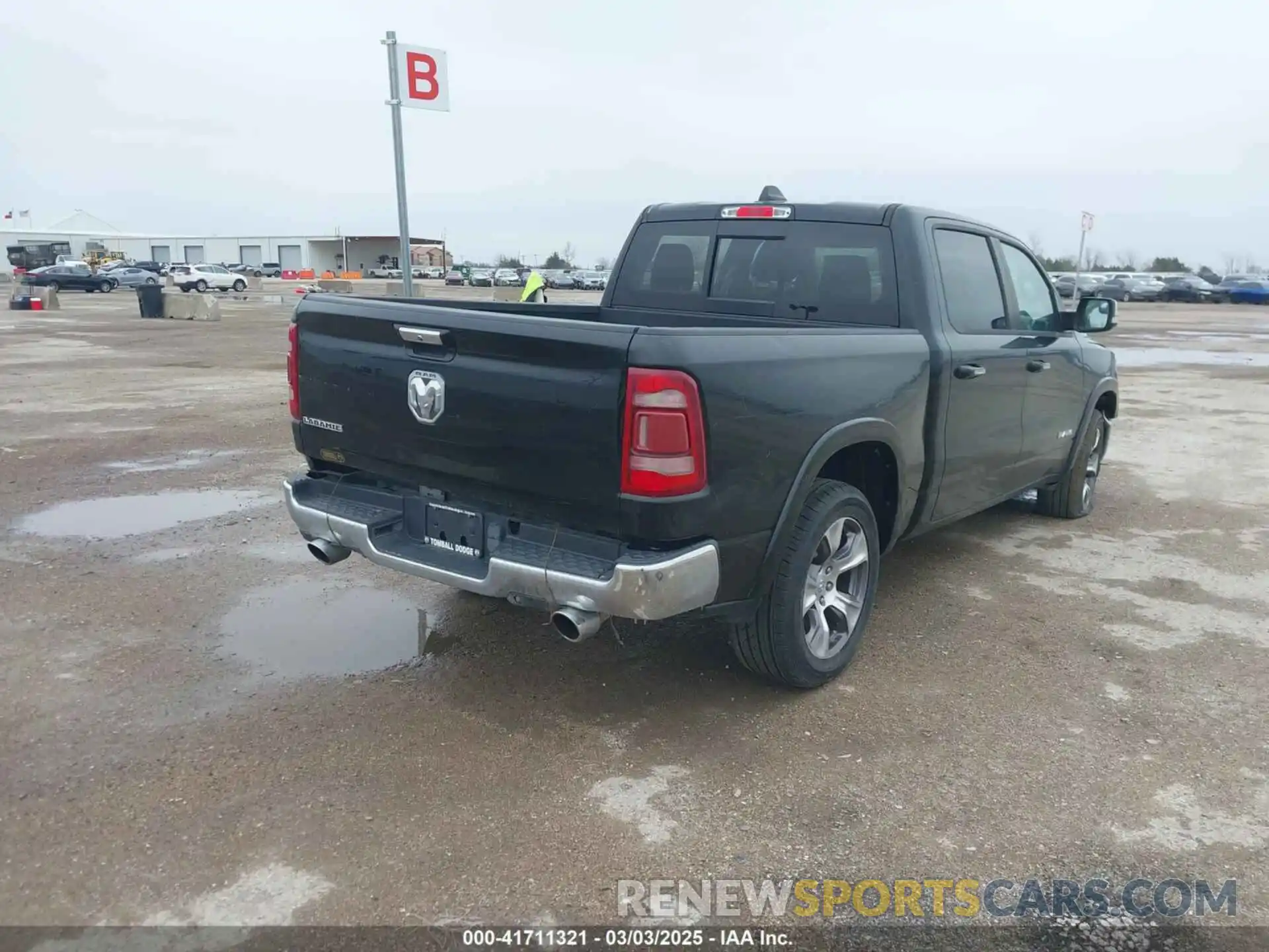 4 Photograph of a damaged car 1C6RREJTXLN202491 RAM 1500 2020