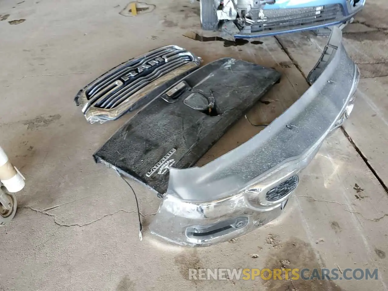 12 Photograph of a damaged car 1C6RREJTXLN372611 RAM 1500 2020