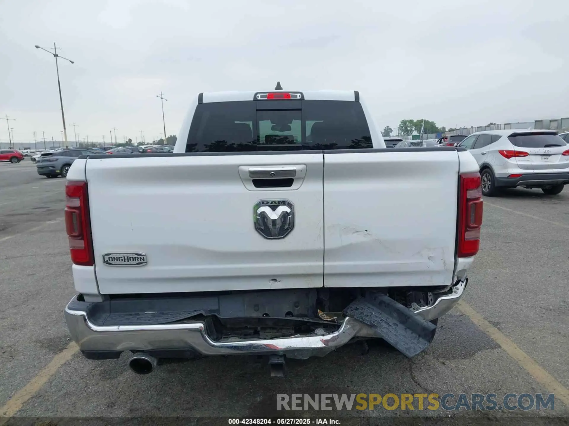 16 Photograph of a damaged car 1C6RREKT5LN191639 RAM 1500 2020