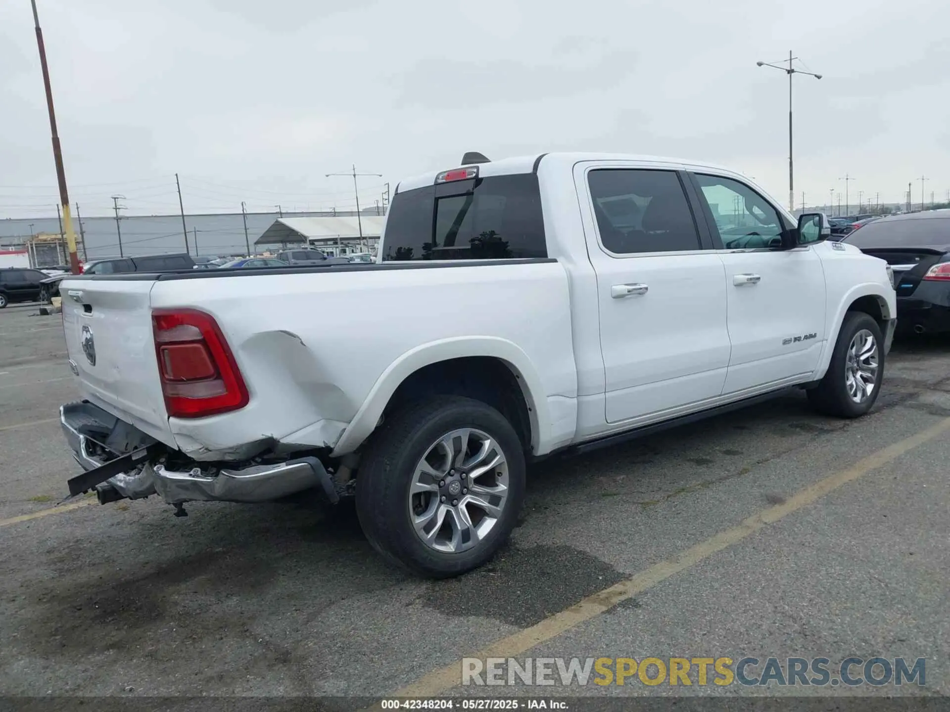 4 Photograph of a damaged car 1C6RREKT5LN191639 RAM 1500 2020