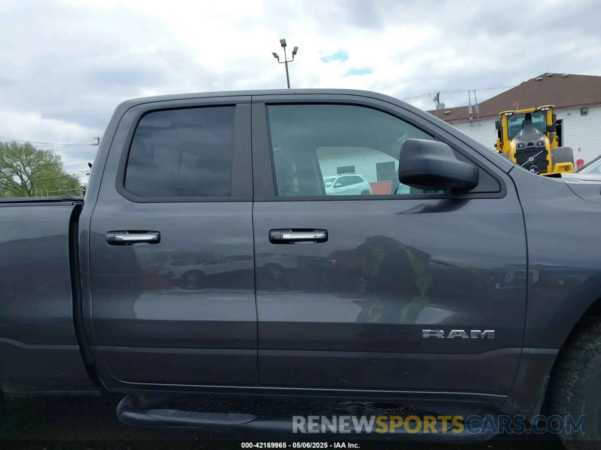 13 Photograph of a damaged car 1C6RRFBG2LN385201 RAM 1500 2020