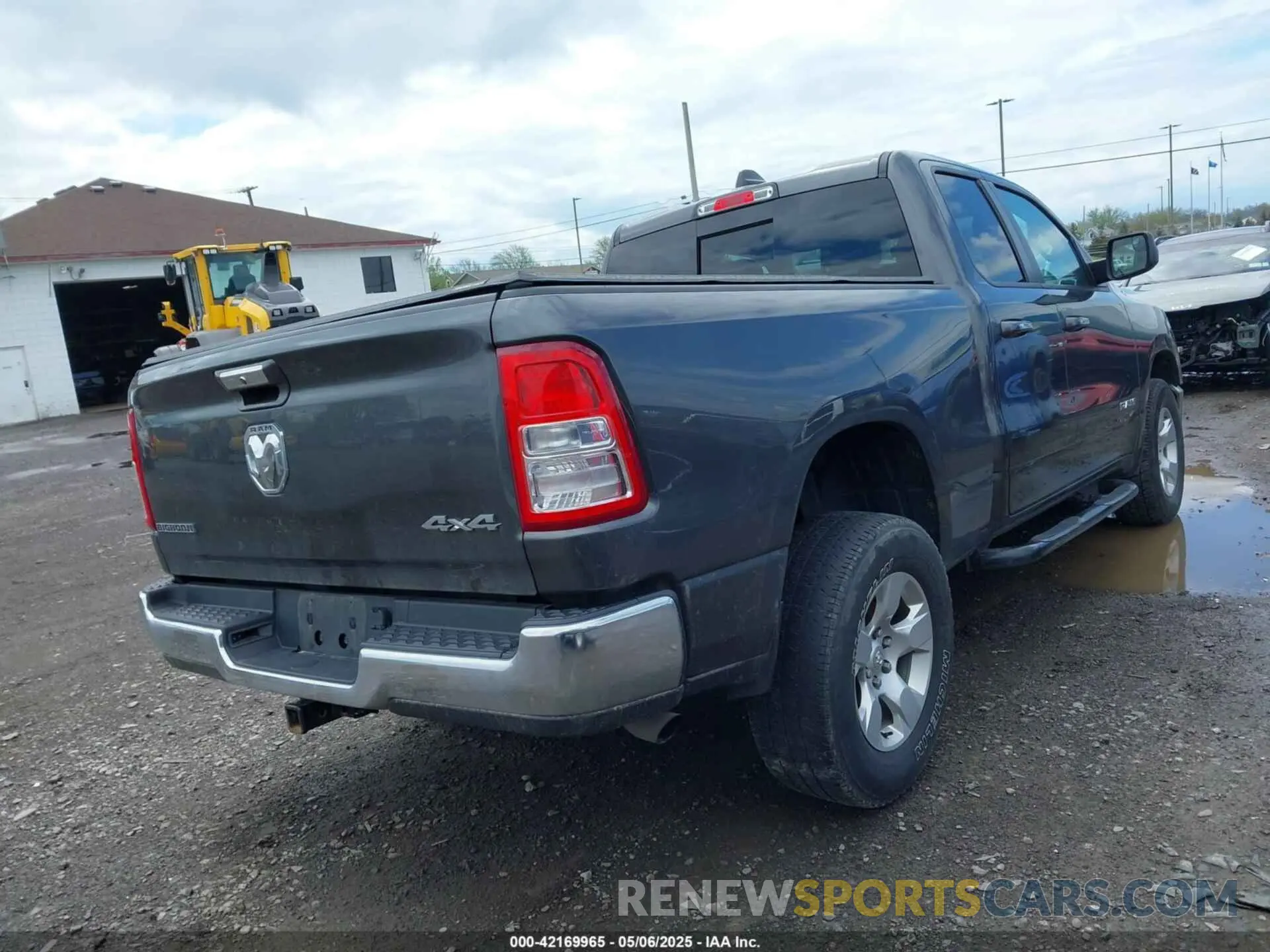 4 Photograph of a damaged car 1C6RRFBG2LN385201 RAM 1500 2020