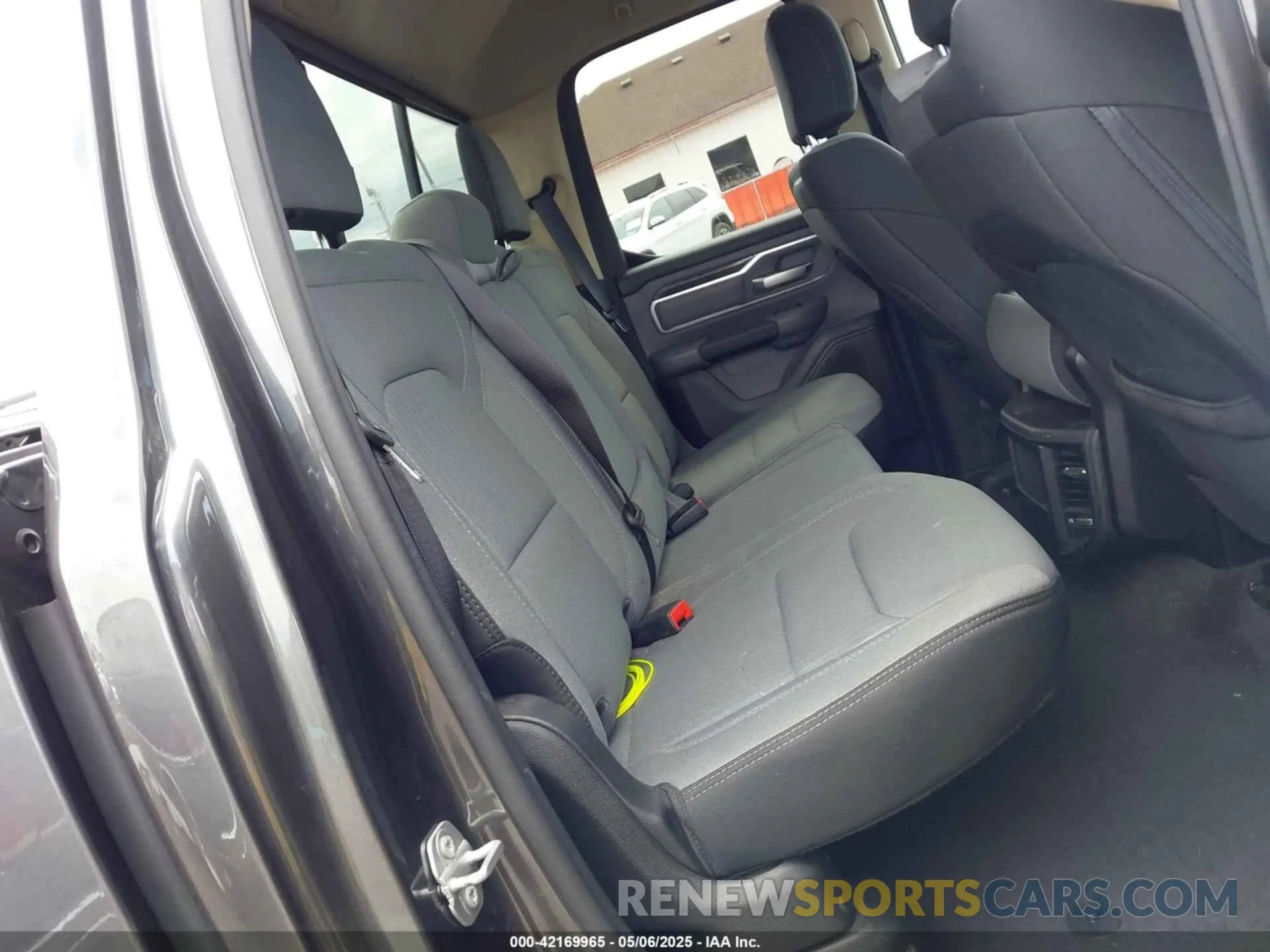 8 Photograph of a damaged car 1C6RRFBG2LN385201 RAM 1500 2020