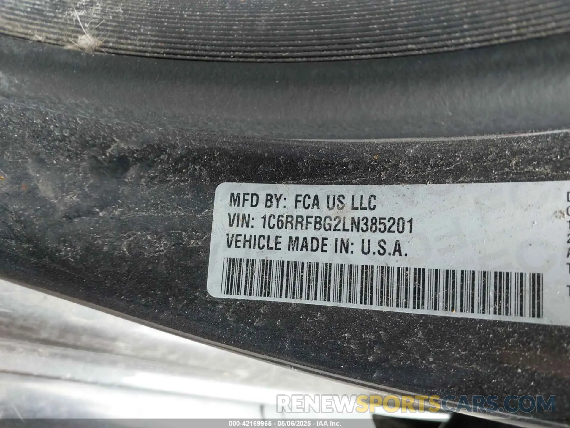 9 Photograph of a damaged car 1C6RRFBG2LN385201 RAM 1500 2020