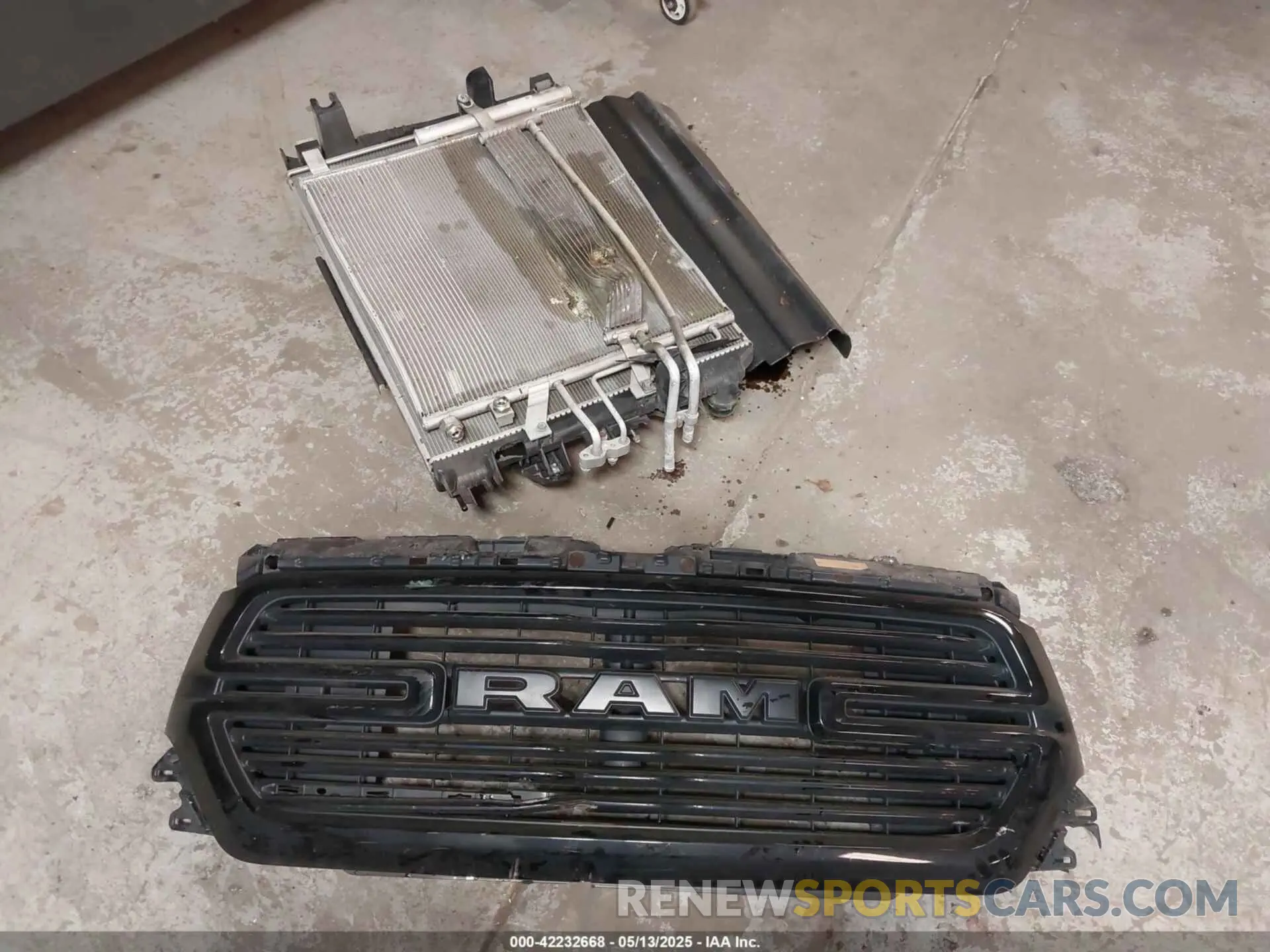 12 Photograph of a damaged car 1C6RRFBG4LN309253 RAM 1500 2020