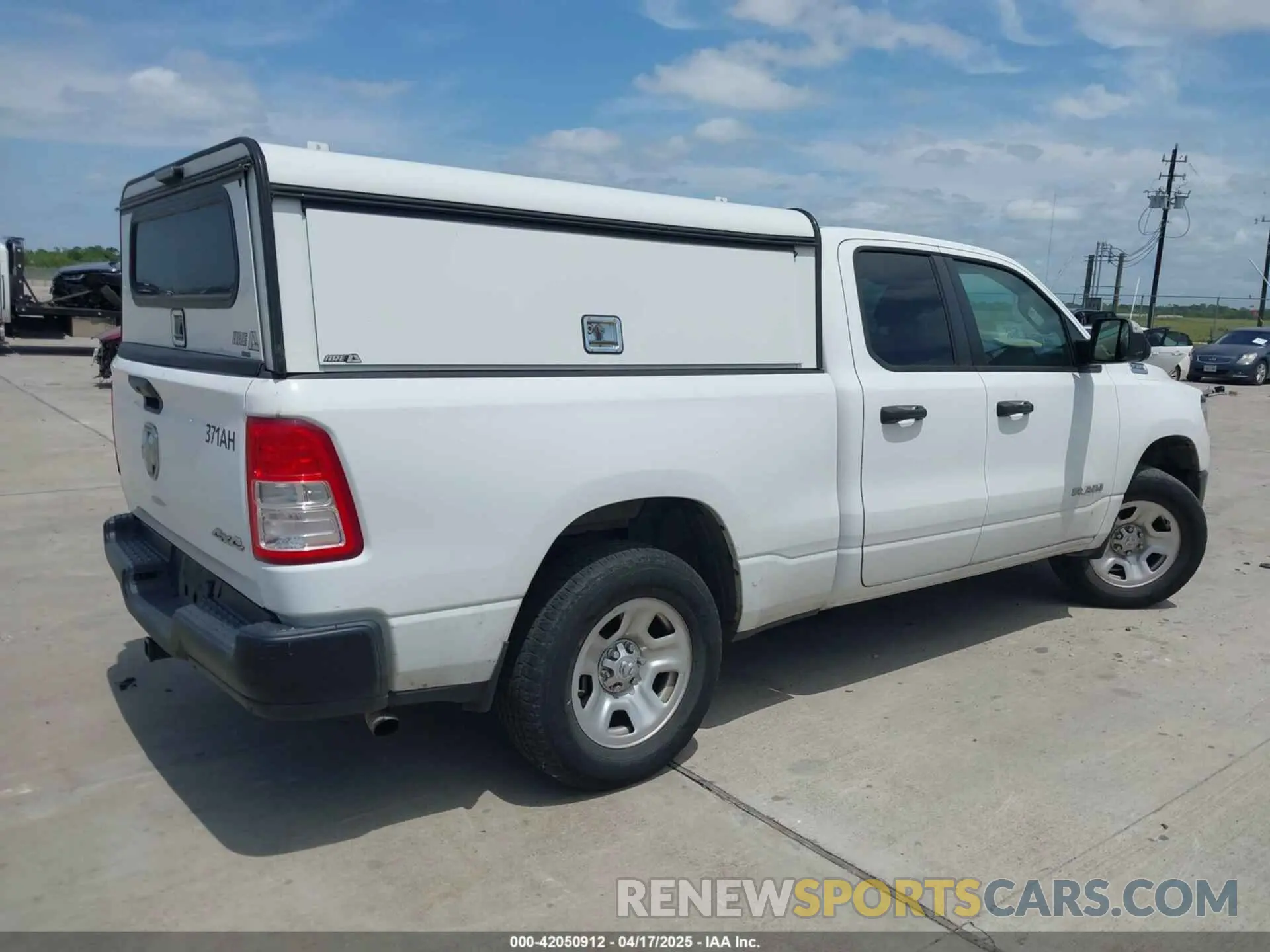 4 Photograph of a damaged car 1C6RRFCG2LN354528 RAM 1500 2020