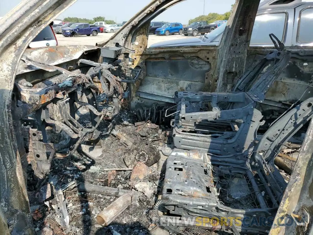 7 Photograph of a damaged car 1C6RRFFG0LN343507 RAM 1500 2020