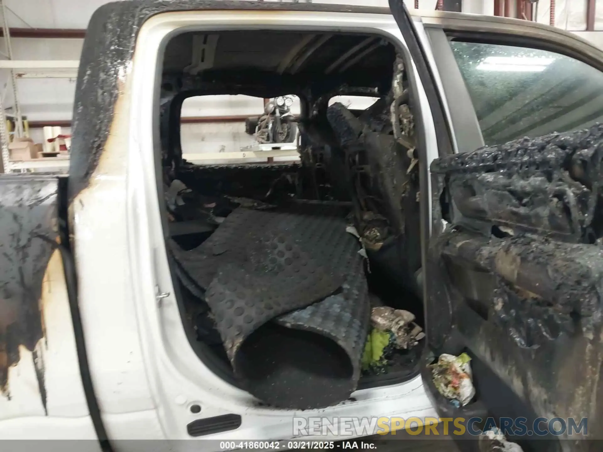 8 Photograph of a damaged car 1C6RRFFG2LN286467 RAM 1500 2020