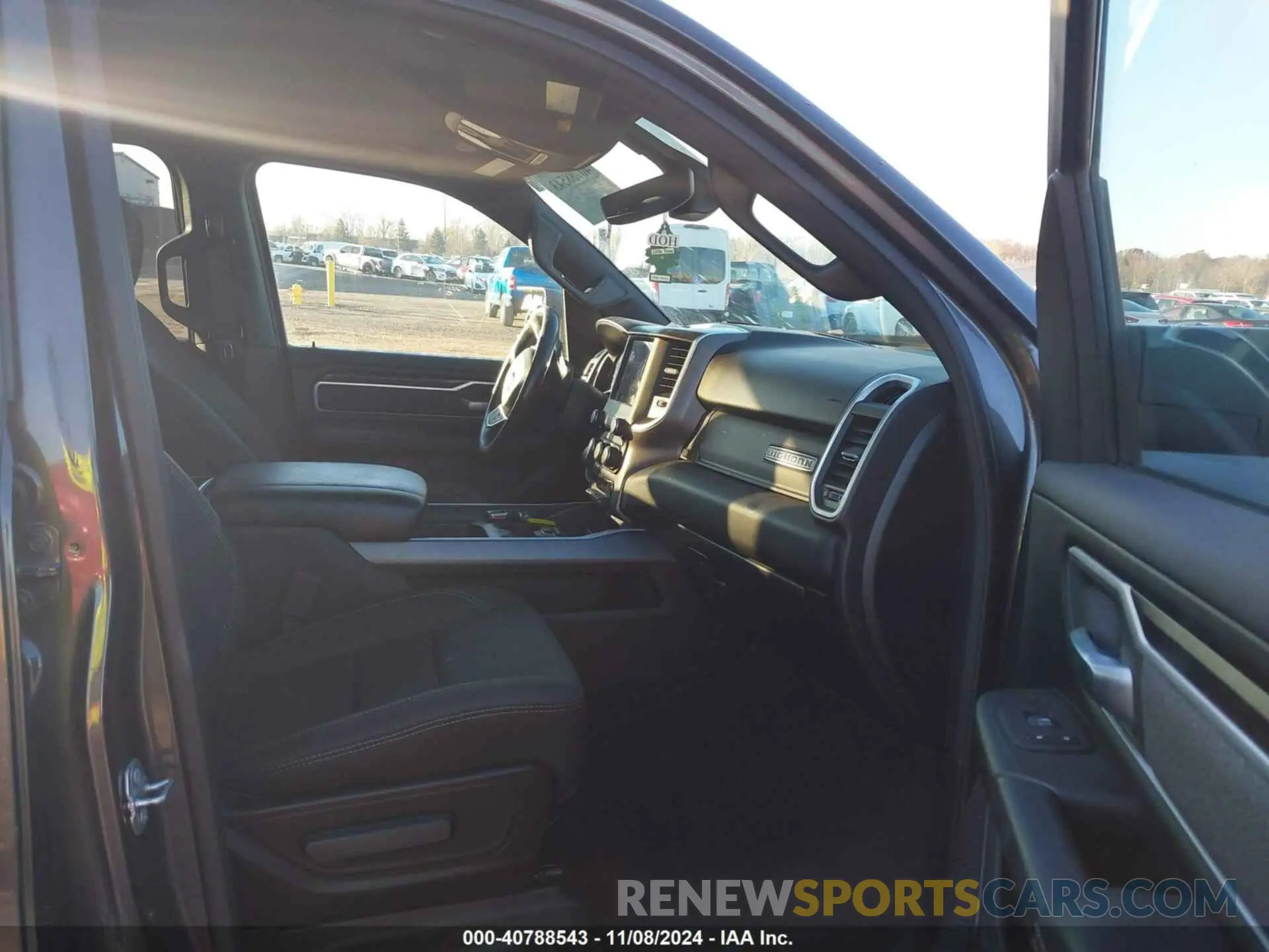 5 Photograph of a damaged car 1C6RRFFG2LN351429 RAM 1500 2020