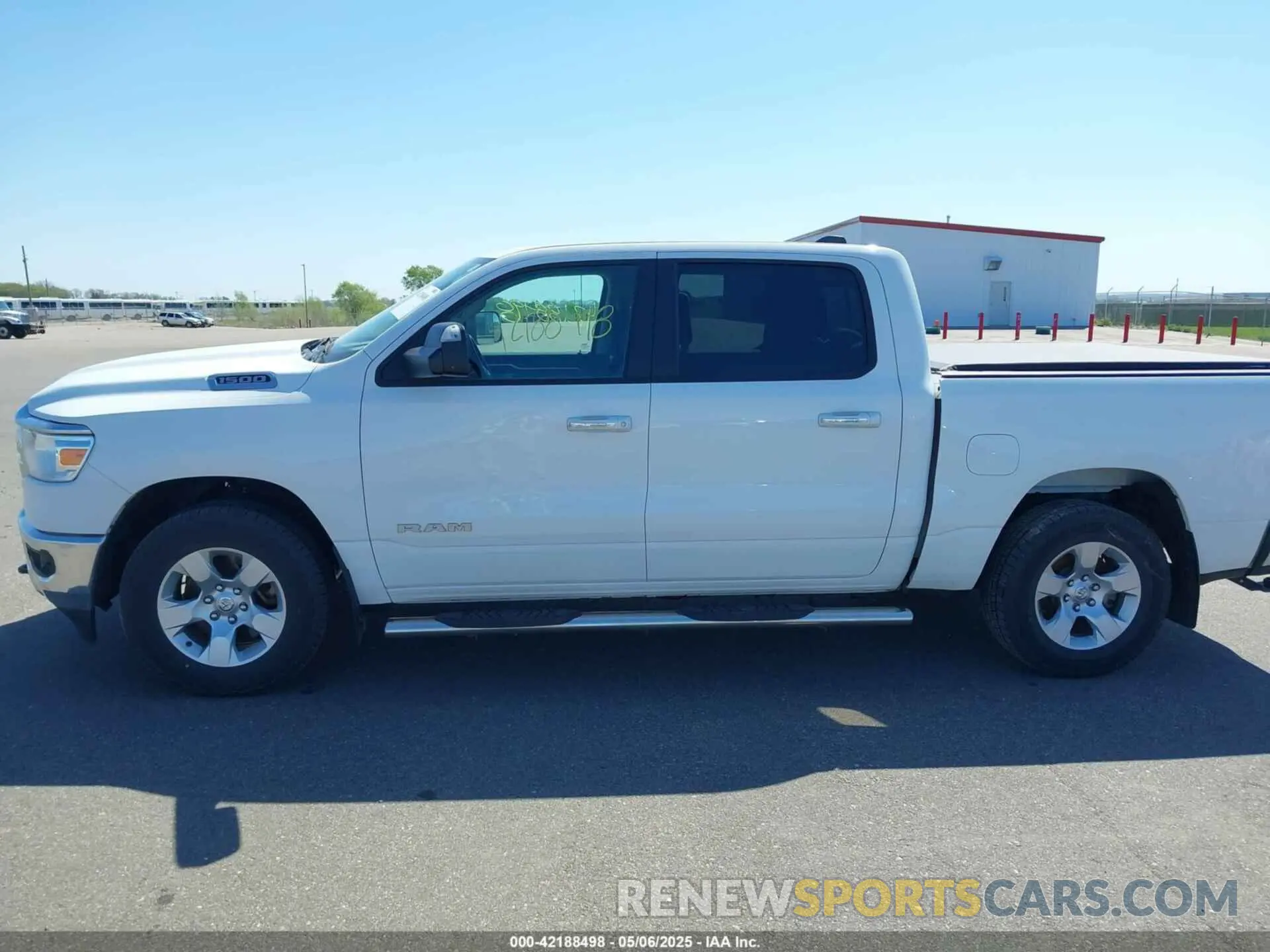 14 Photograph of a damaged car 1C6RRFFG7LN262911 RAM 1500 2020