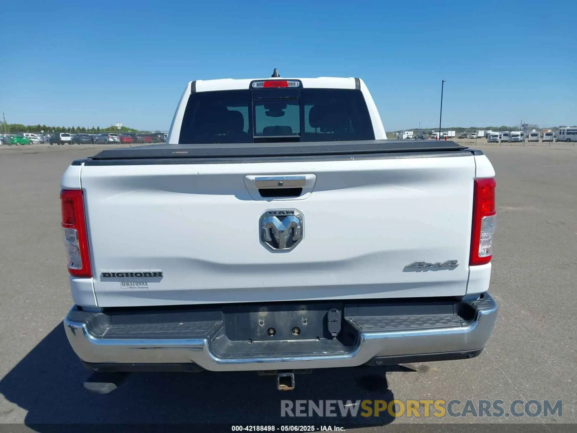 16 Photograph of a damaged car 1C6RRFFG7LN262911 RAM 1500 2020