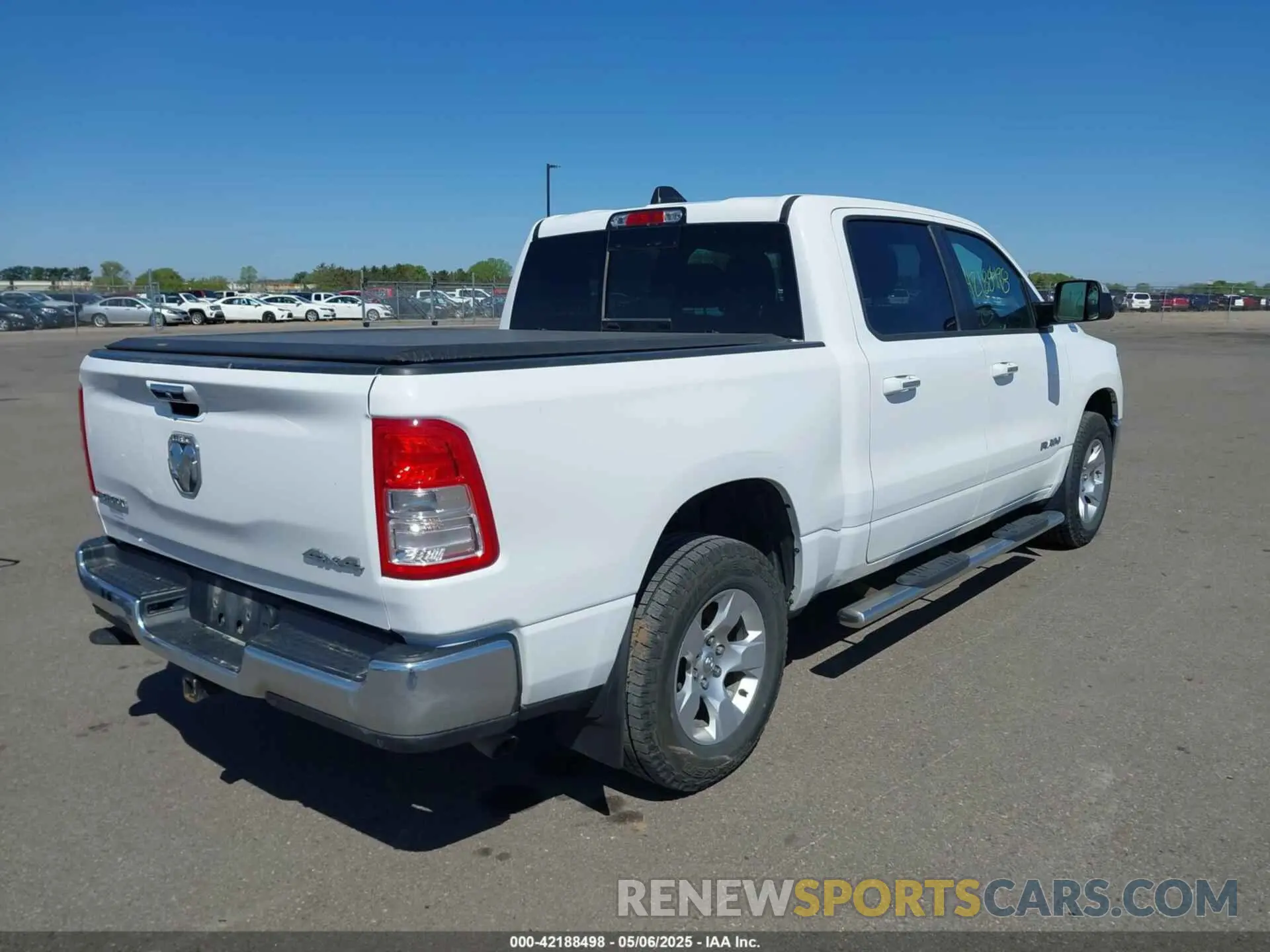 4 Photograph of a damaged car 1C6RRFFG7LN262911 RAM 1500 2020