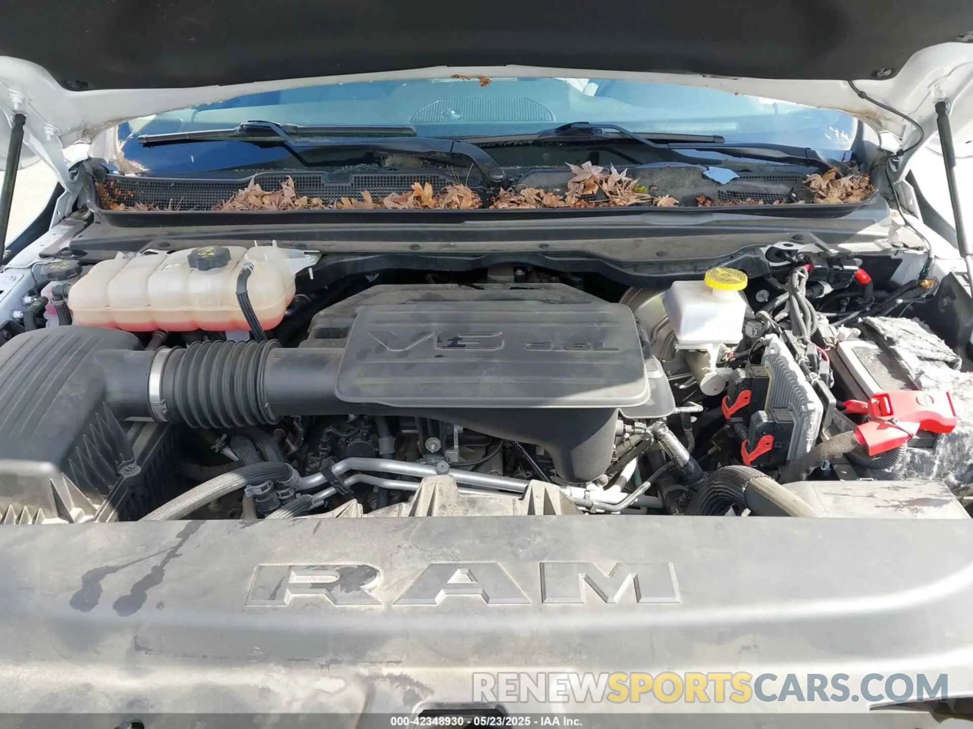 10 Photograph of a damaged car 1C6RRFFG7LN263363 RAM 1500 2020