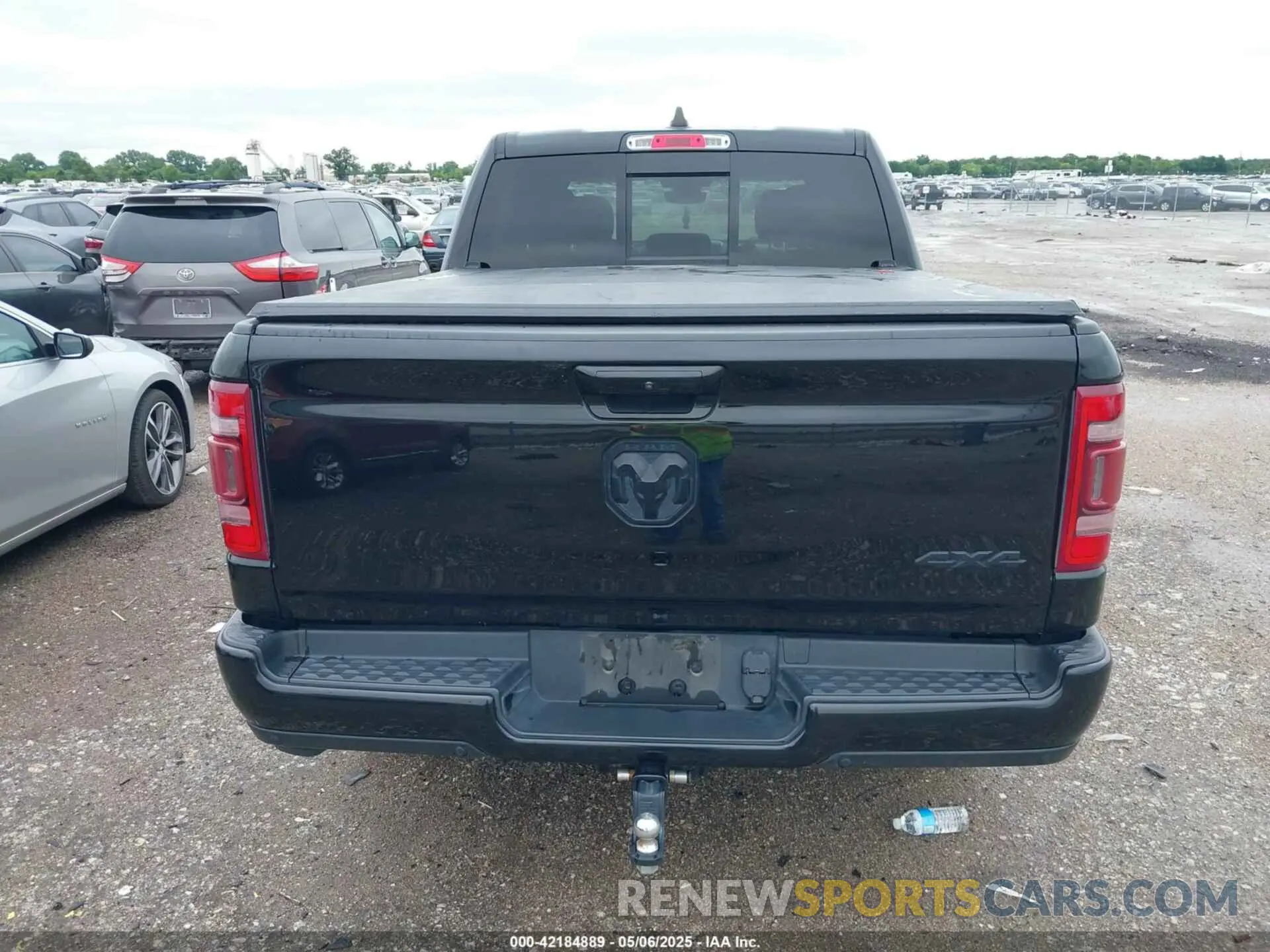16 Photograph of a damaged car 1C6RRFFG7LN273861 RAM 1500 2020