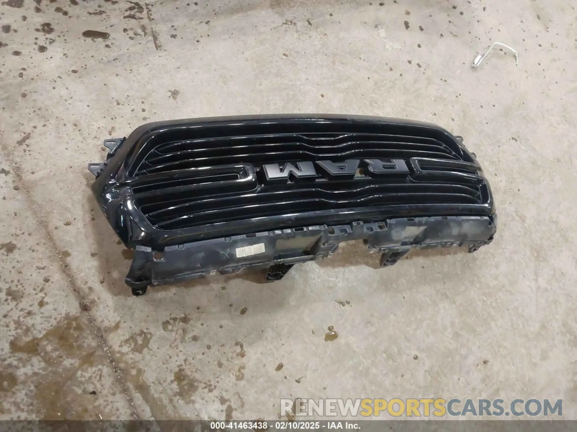 19 Photograph of a damaged car 1C6RRFFG8LN379073 RAM 1500 2020