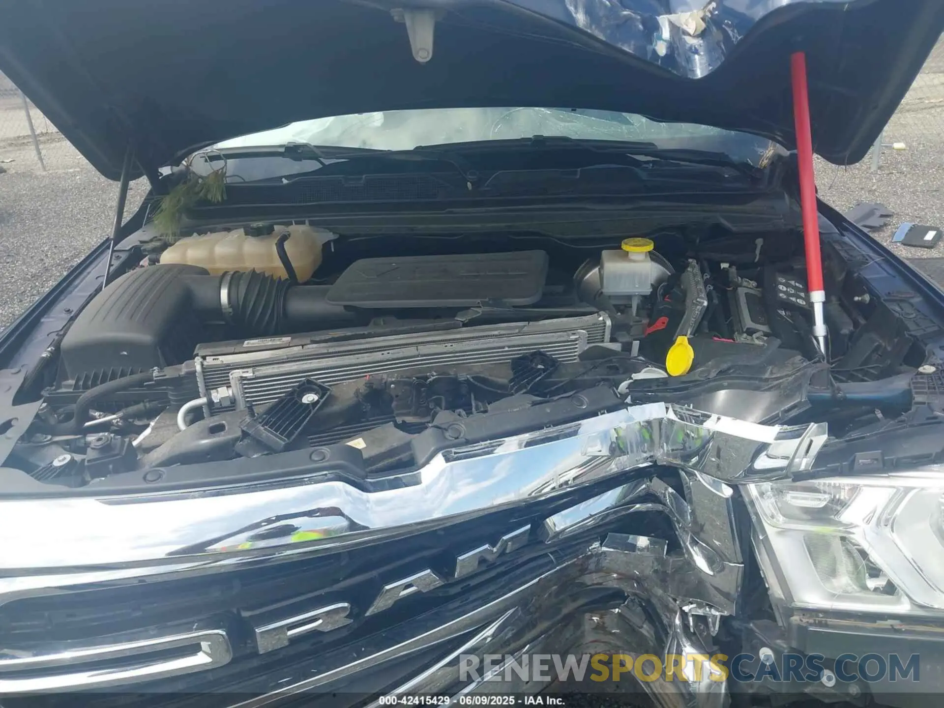 10 Photograph of a damaged car 1C6RRFFG9LN380197 RAM 1500 2020