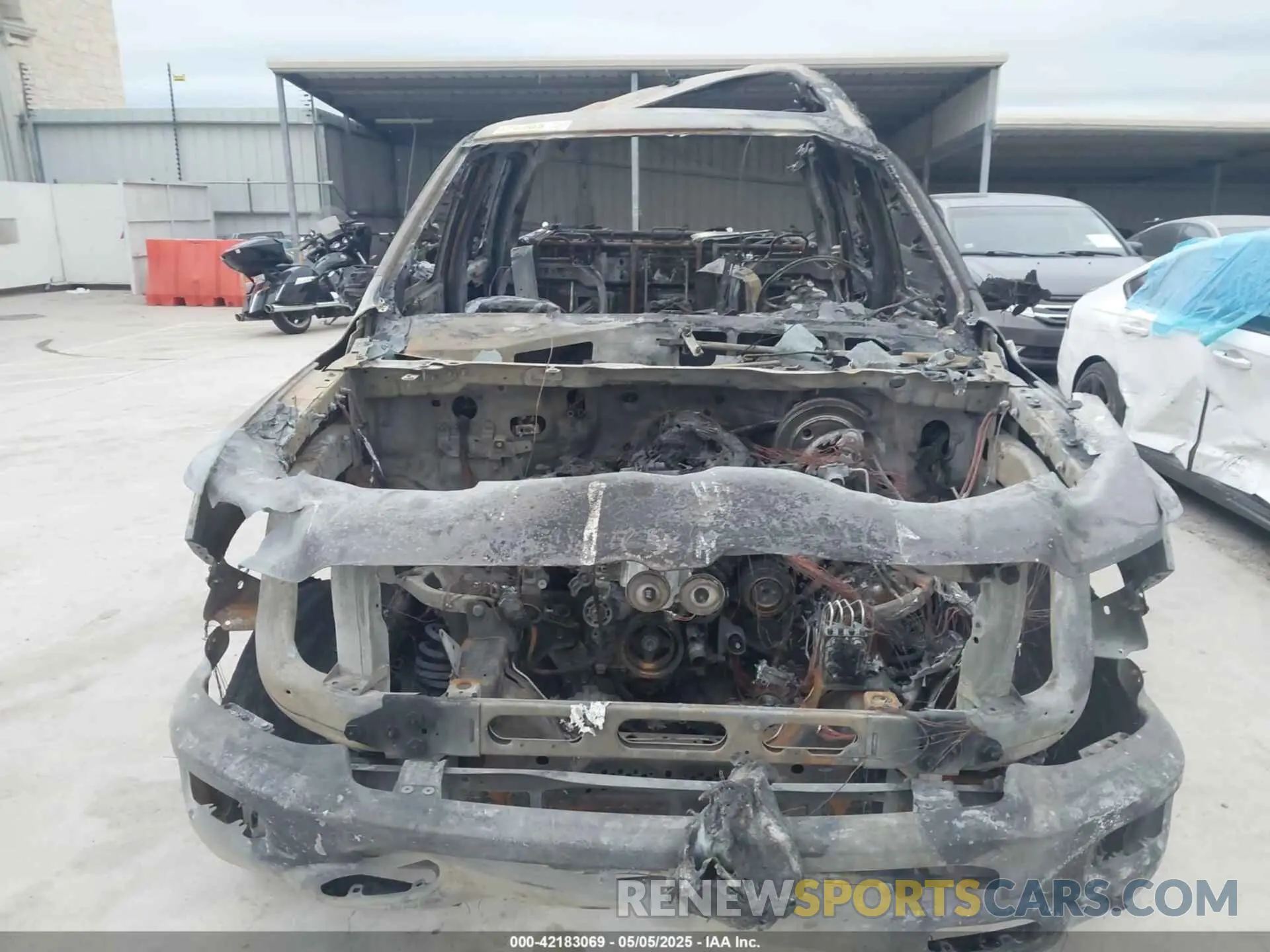 11 Photograph of a damaged car 1C6RRFFGXLN341957 RAM 1500 2020