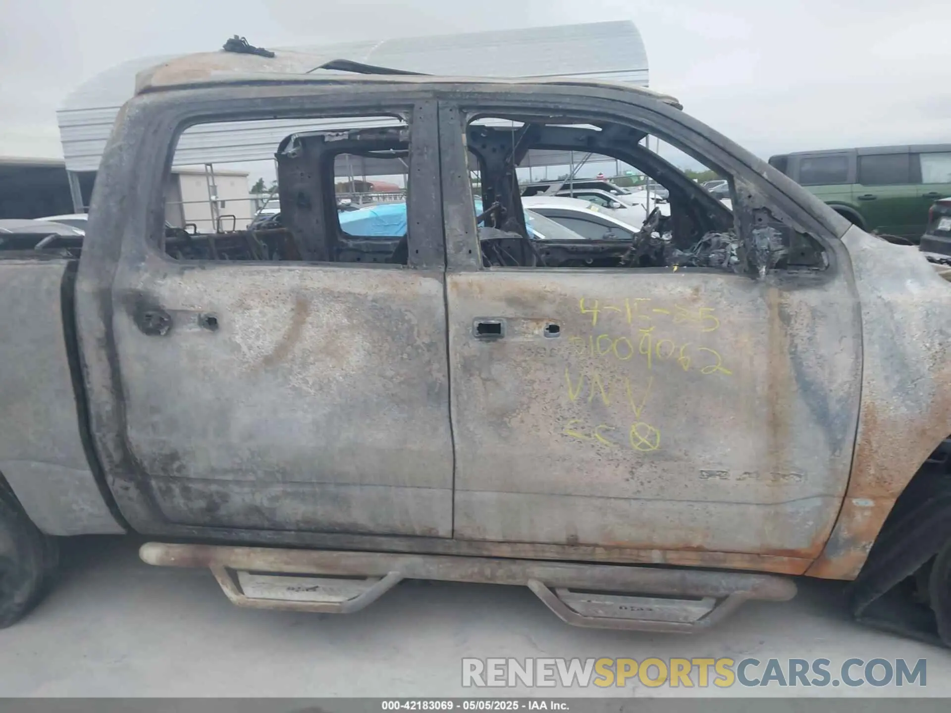 12 Photograph of a damaged car 1C6RRFFGXLN341957 RAM 1500 2020