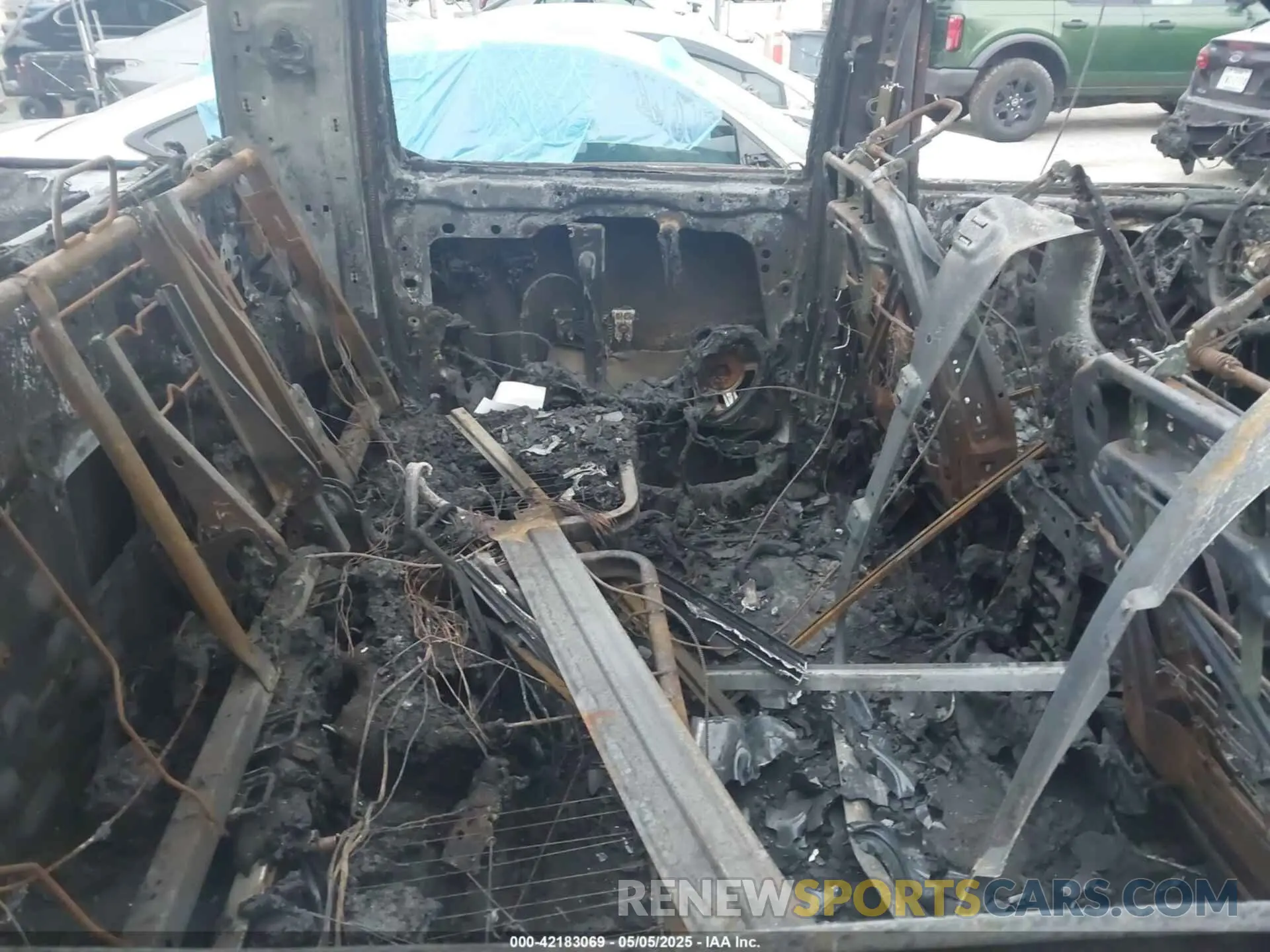 8 Photograph of a damaged car 1C6RRFFGXLN341957 RAM 1500 2020