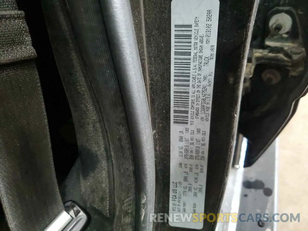 13 Photograph of a damaged car 1C6RRFGG0LN275241 RAM 1500 2020