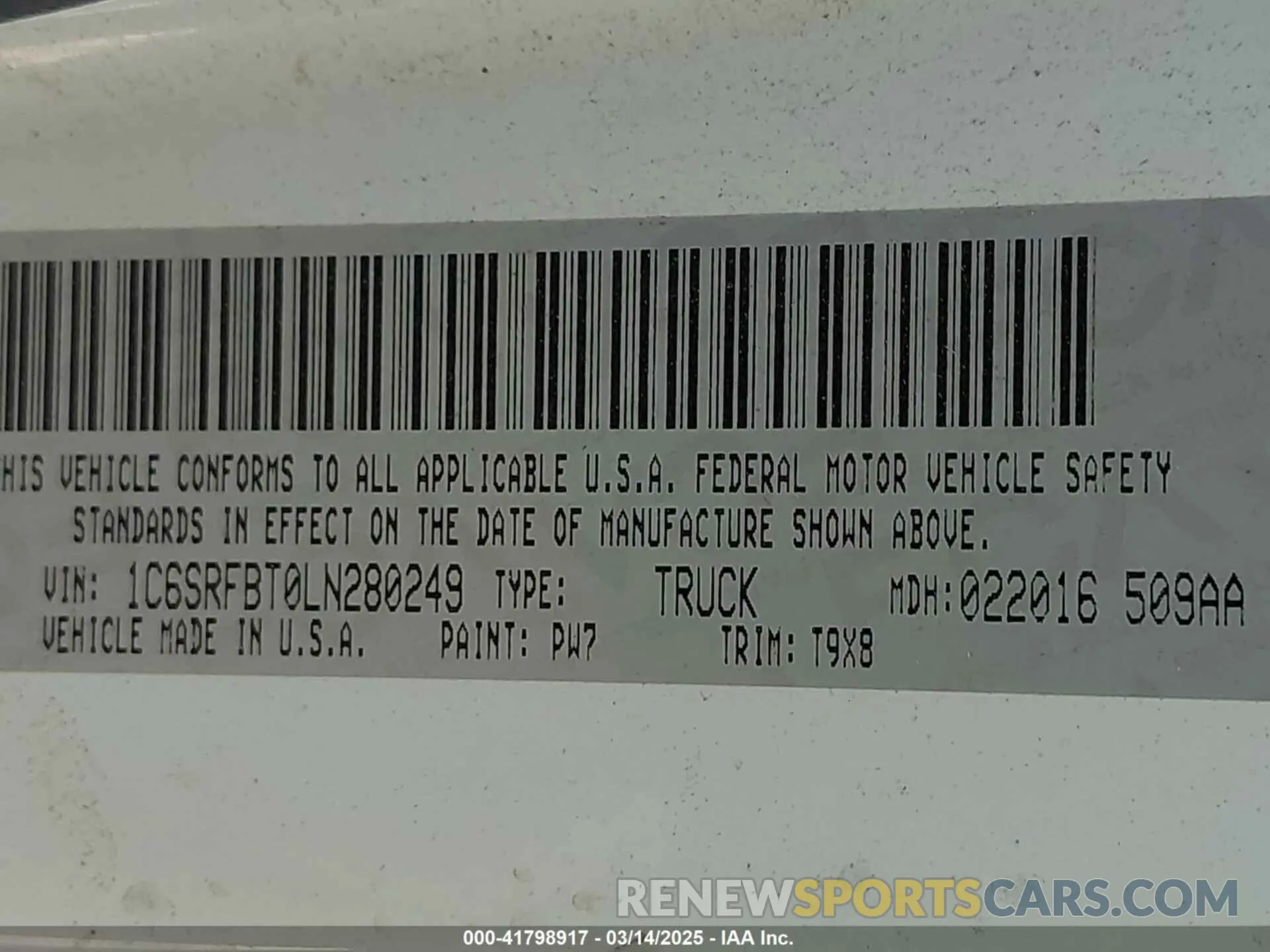 9 Photograph of a damaged car 1C6SRFBT0LN280249 RAM 1500 2020