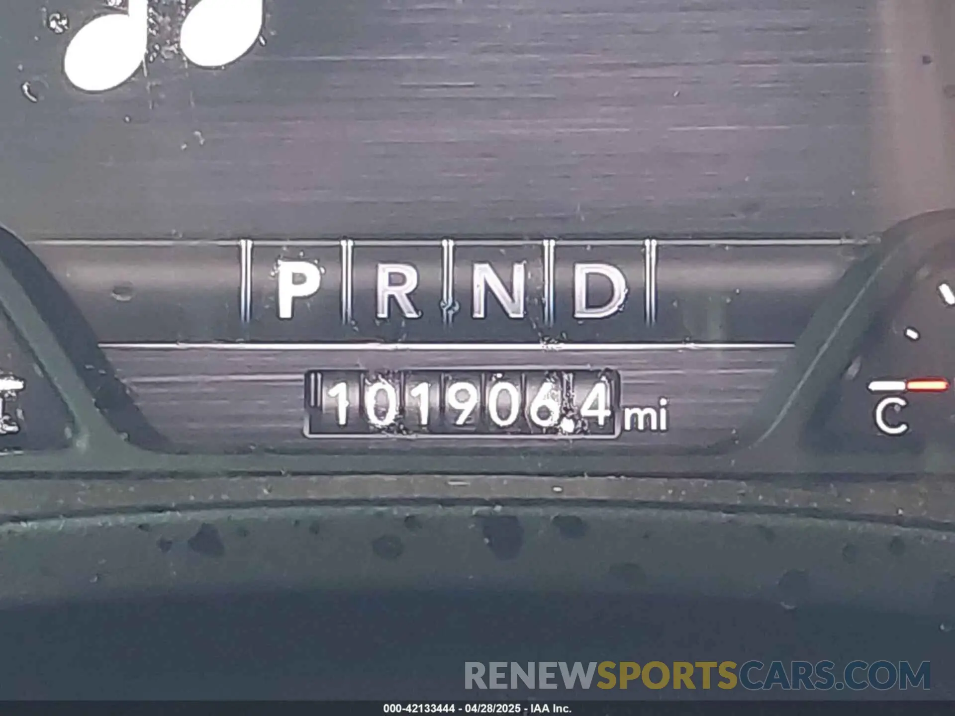 15 Photograph of a damaged car 1C6SRFBT0LN280347 RAM 1500 2020