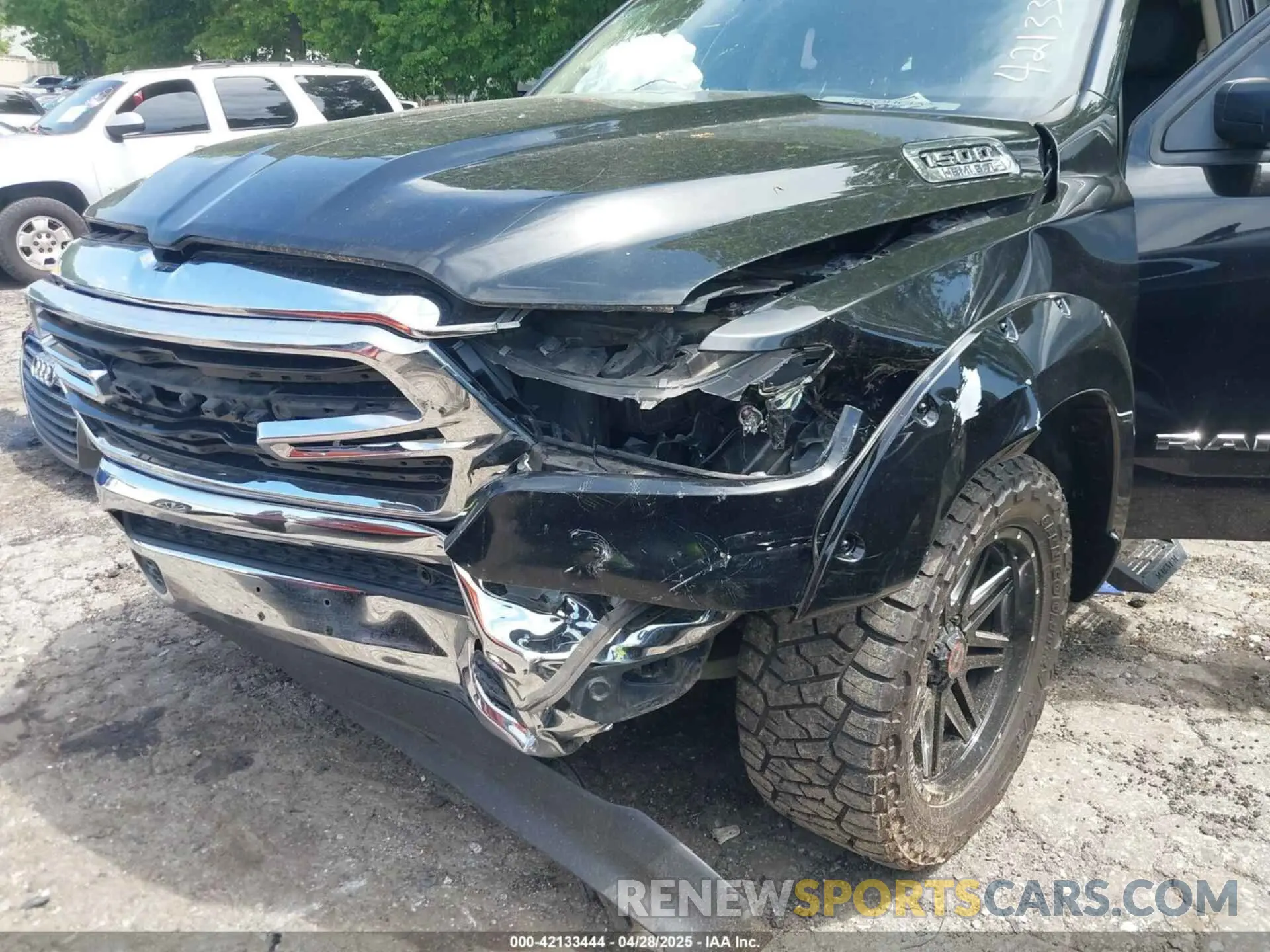 6 Photograph of a damaged car 1C6SRFBT0LN280347 RAM 1500 2020