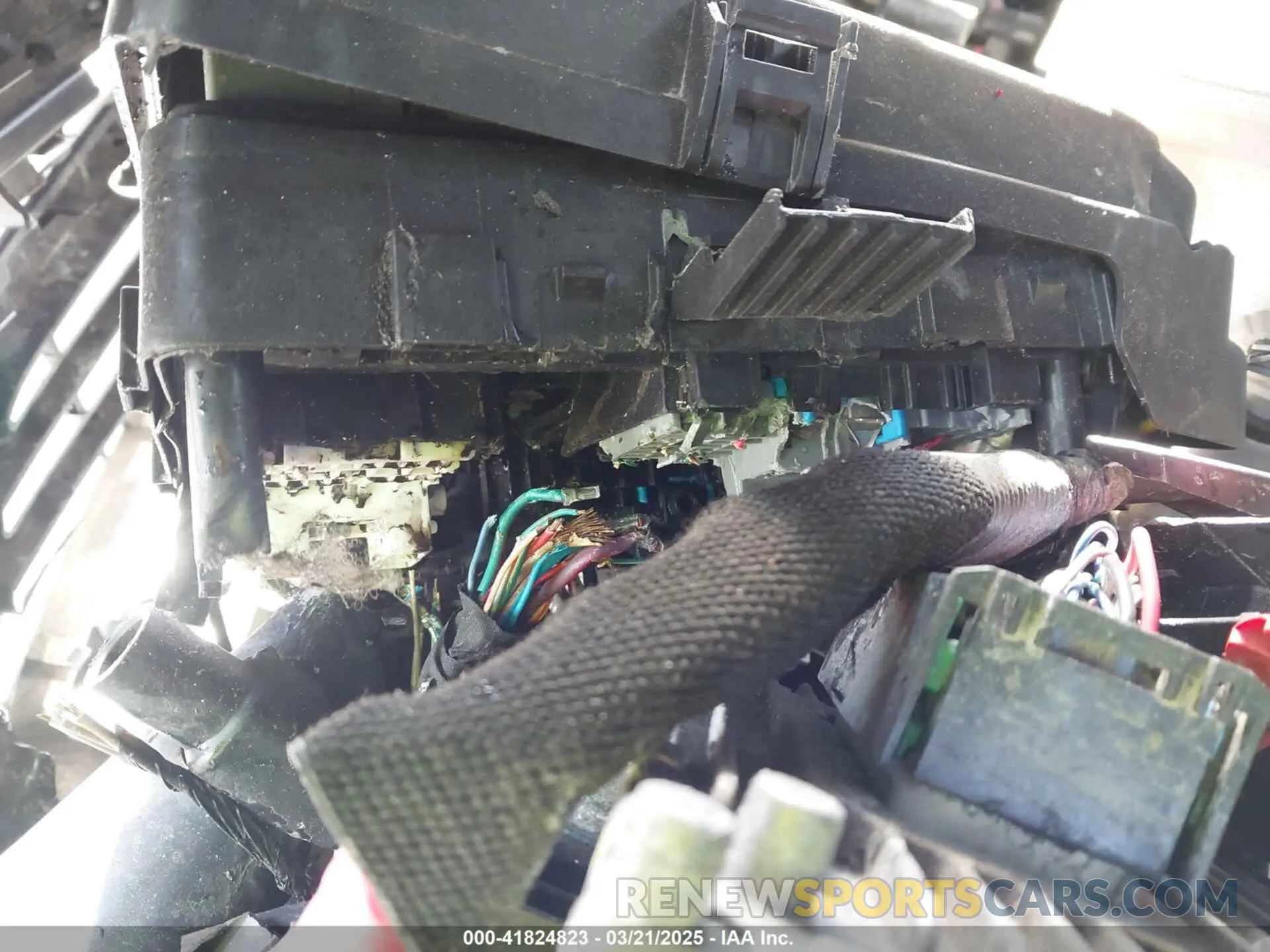 17 Photograph of a damaged car 1C6SRFBT4LN224251 RAM 1500 2020