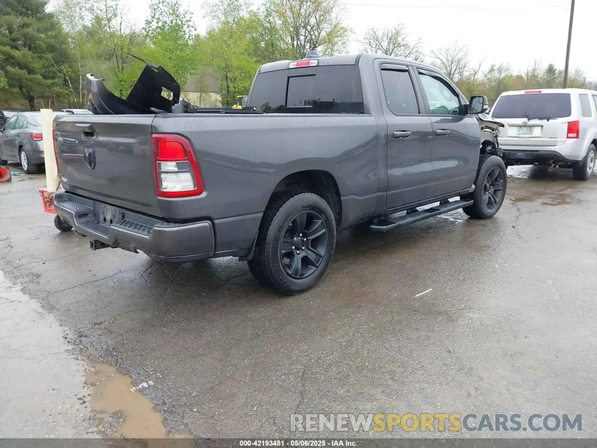4 Photograph of a damaged car 1C6SRFBT9LN292321 RAM 1500 2020
