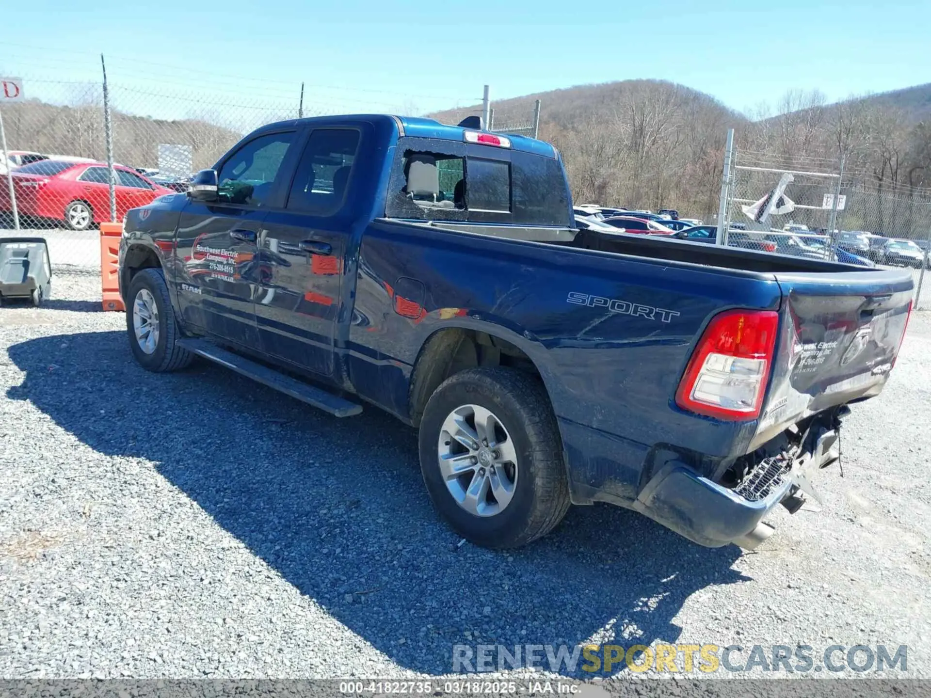 3 Photograph of a damaged car 1C6SRFBTXLN415091 RAM 1500 2020