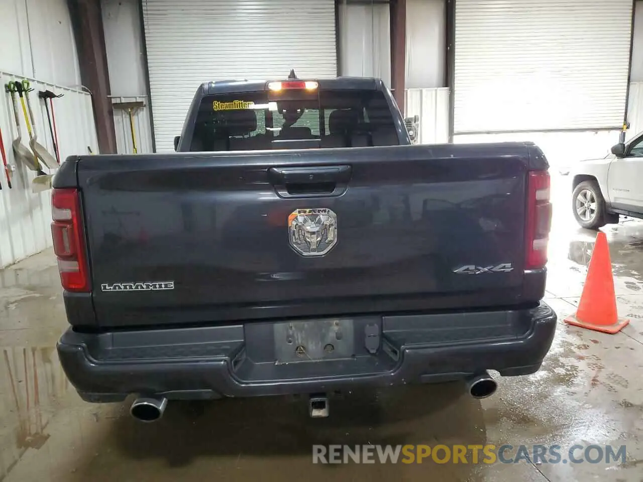 6 Photograph of a damaged car 1C6SRFDT1LN164314 RAM 1500 2020