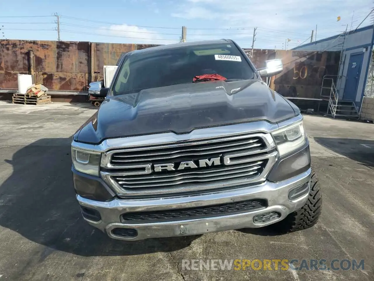5 Photograph of a damaged car 1C6SRFDT1LN263036 RAM 1500 2020