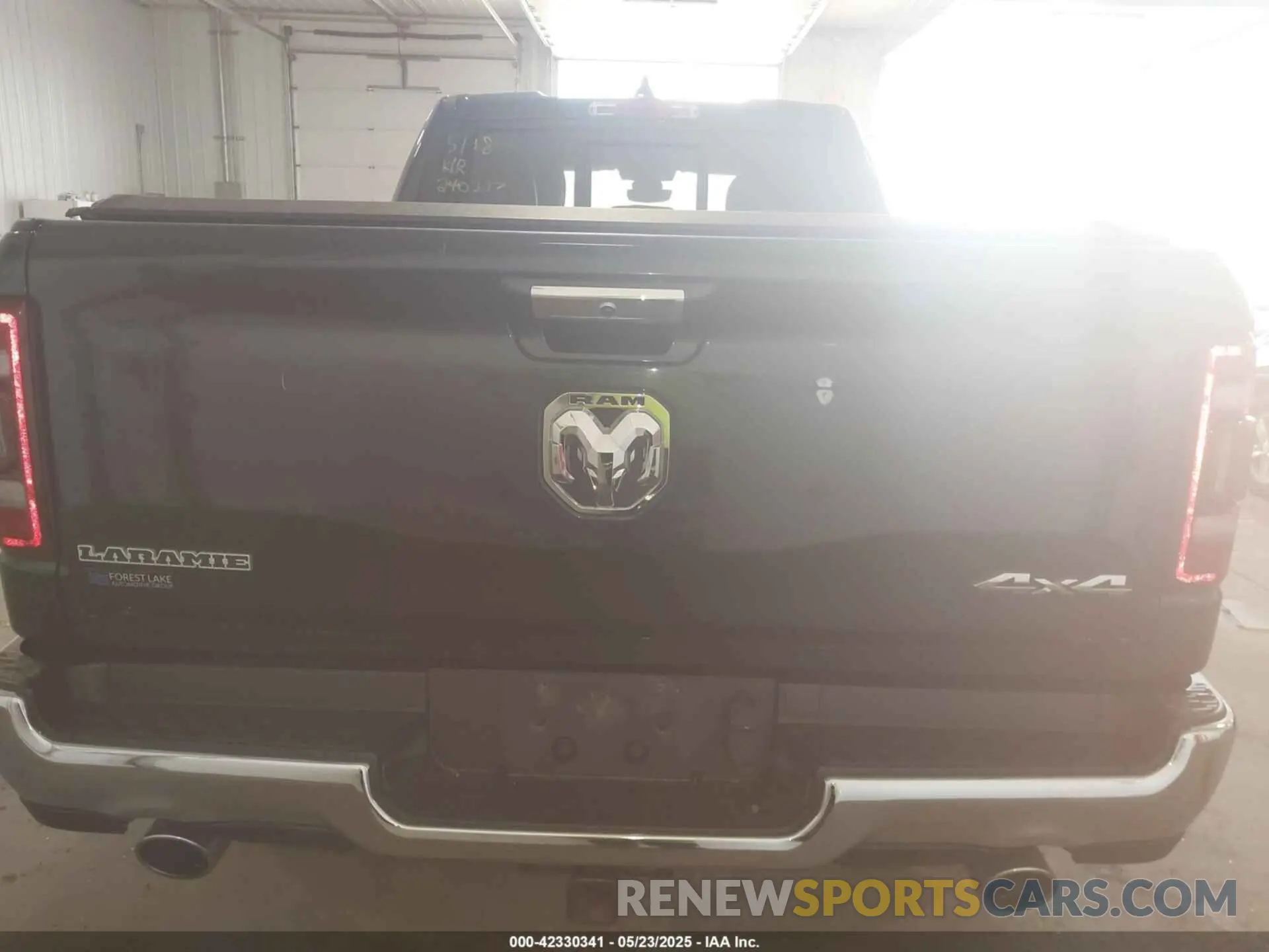 16 Photograph of a damaged car 1C6SRFDT7LN142009 RAM 1500 2020