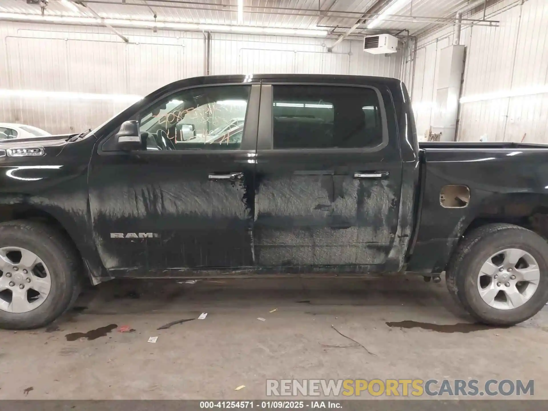 15 Photograph of a damaged car 1C6SRFFT1LN185452 RAM 1500 2020