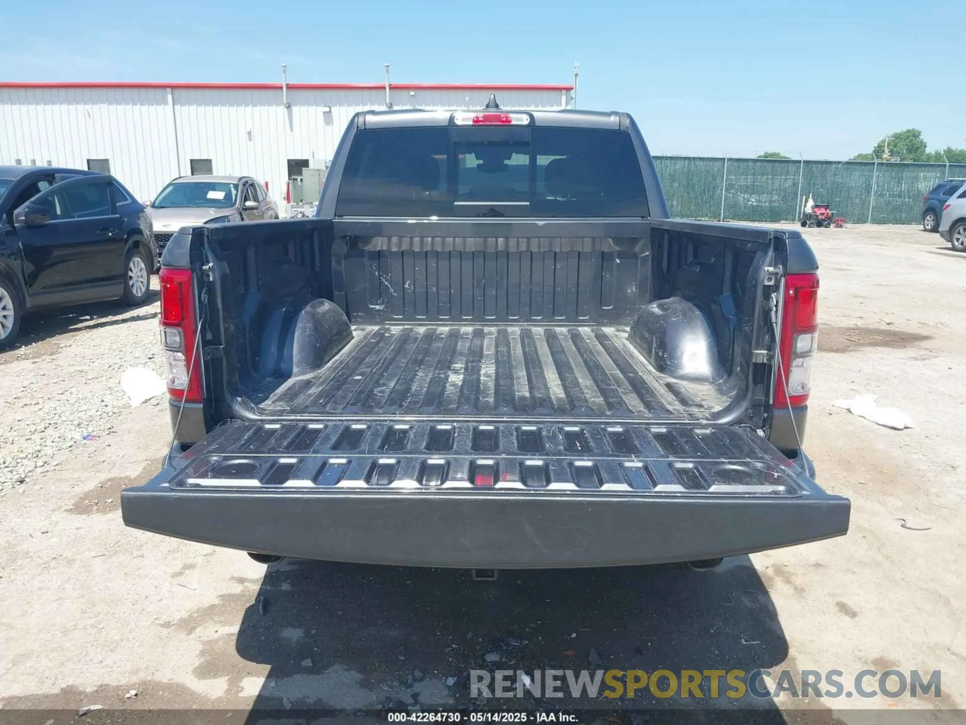 16 Photograph of a damaged car 1C6SRFFT1LN328030 RAM 1500 2020