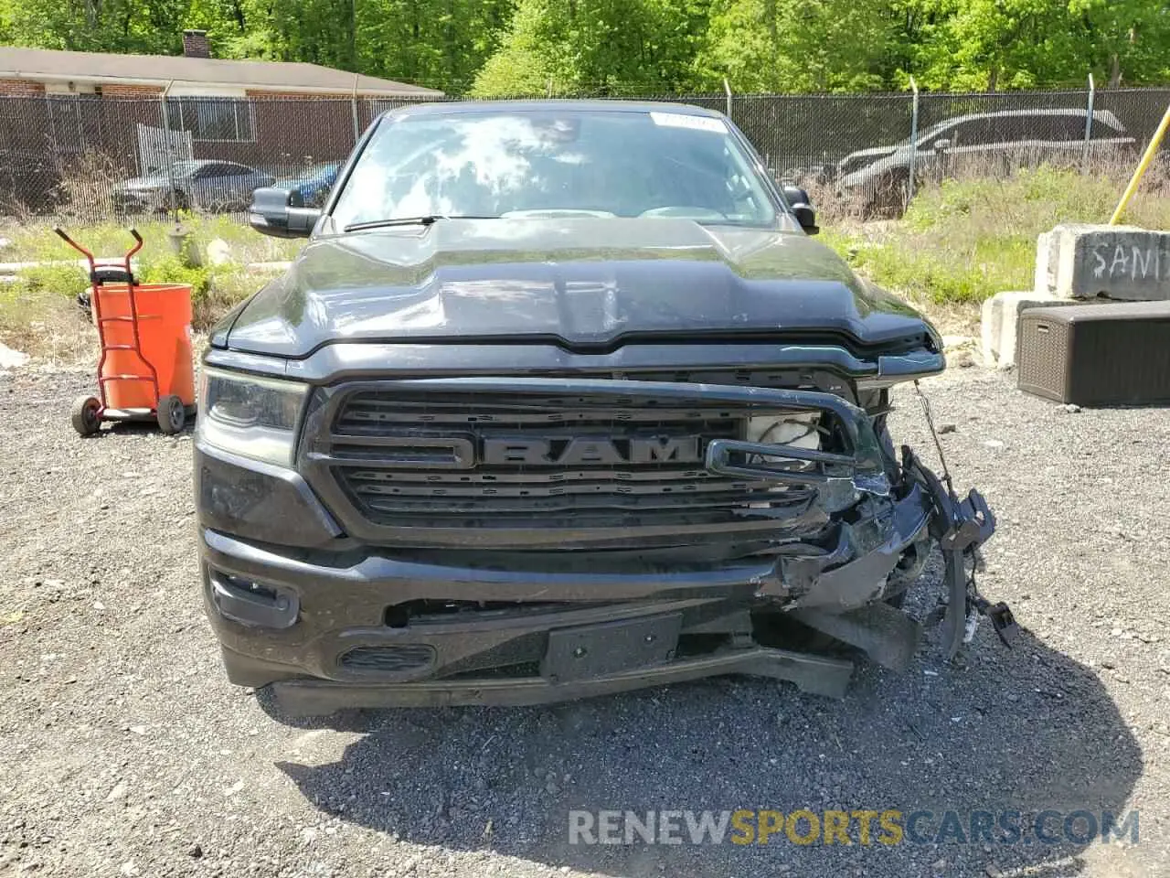 5 Photograph of a damaged car 1C6SRFFT1LN330439 RAM 1500 2020