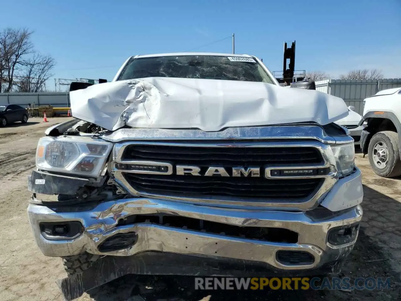 5 Photograph of a damaged car 1C6SRFFT1LN332286 RAM 1500 2020
