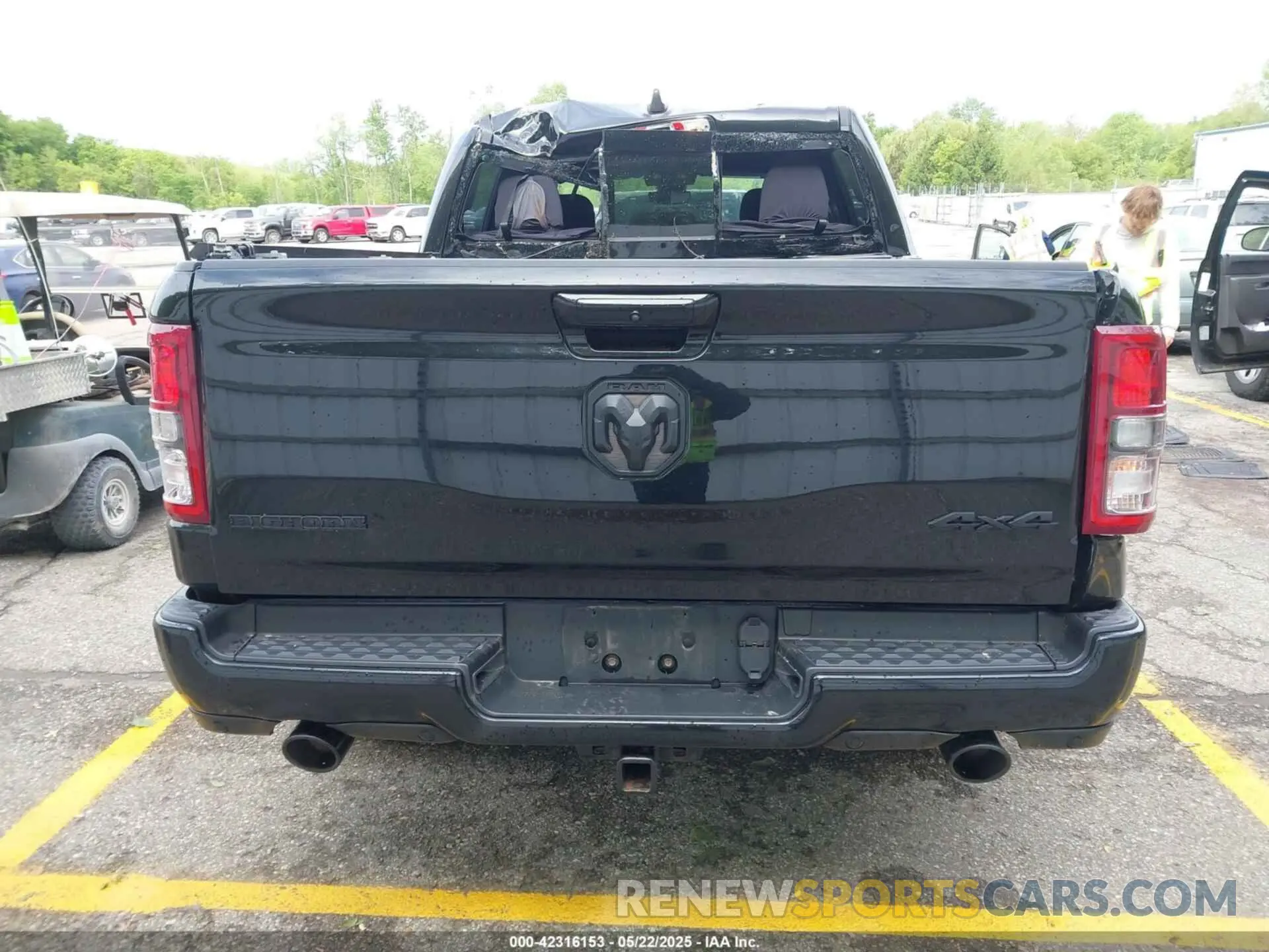 16 Photograph of a damaged car 1C6SRFFT1LN345619 RAM 1500 2020