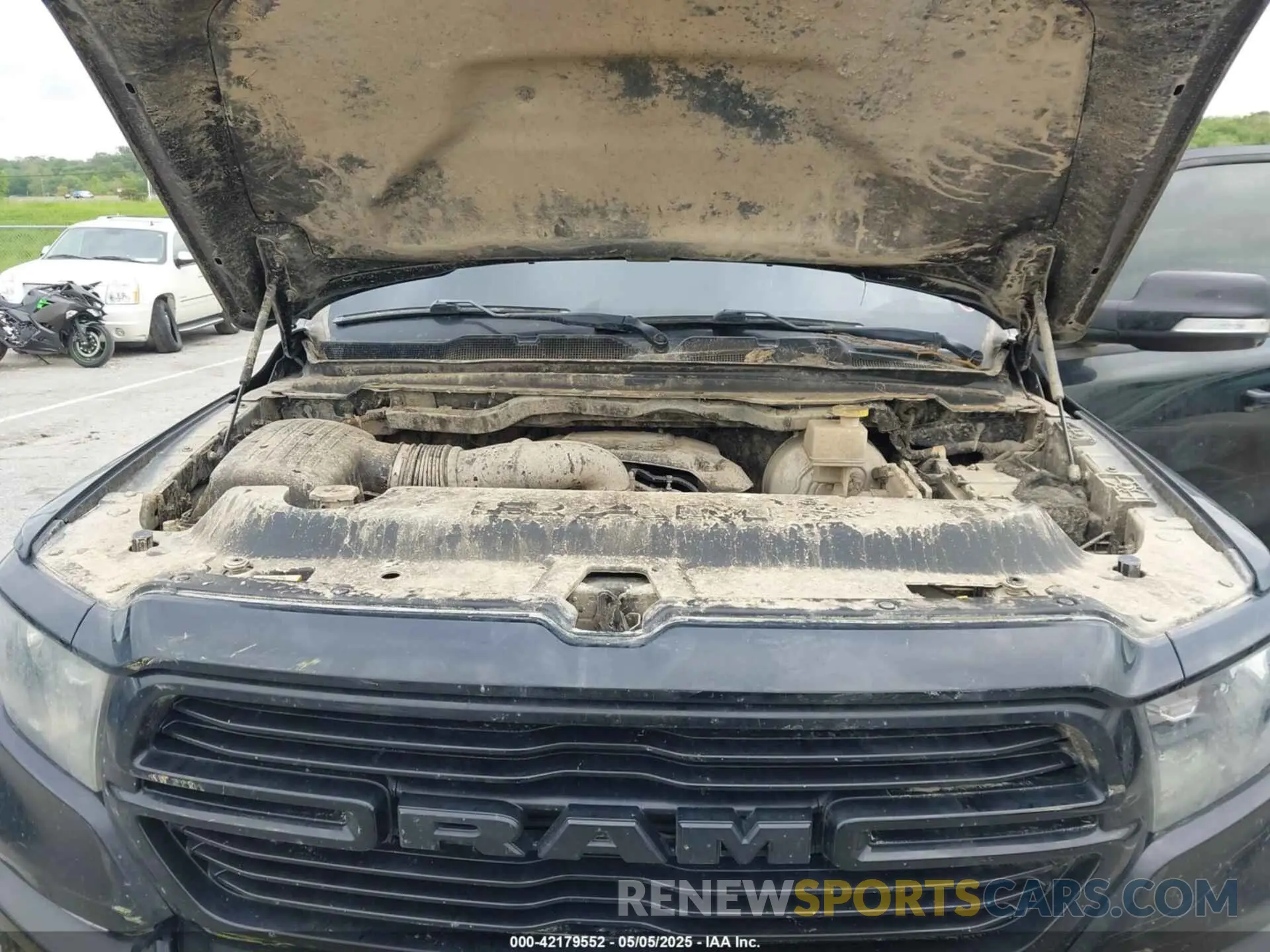 10 Photograph of a damaged car 1C6SRFFT2LN159572 RAM 1500 2020