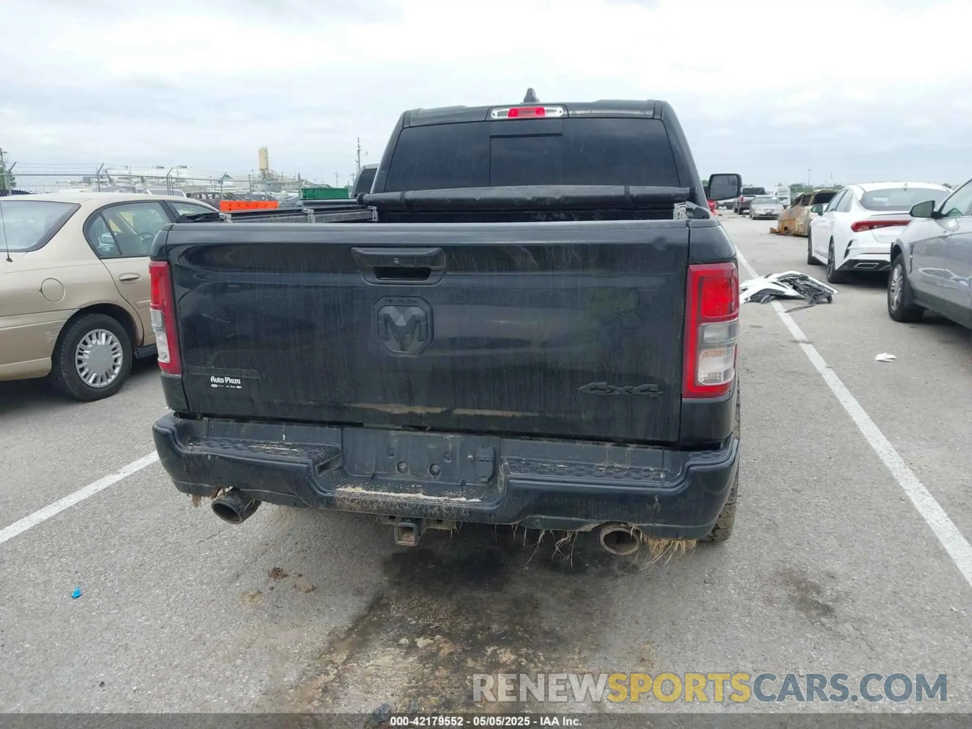15 Photograph of a damaged car 1C6SRFFT2LN159572 RAM 1500 2020