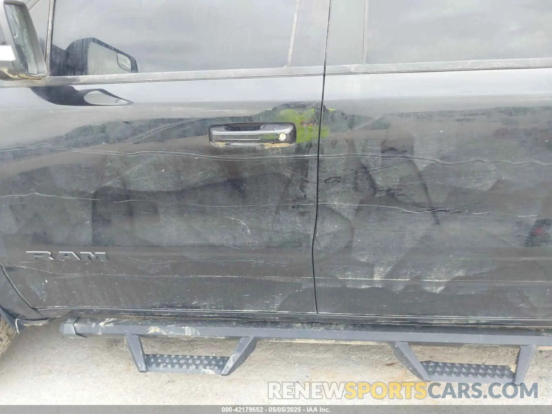 18 Photograph of a damaged car 1C6SRFFT2LN159572 RAM 1500 2020