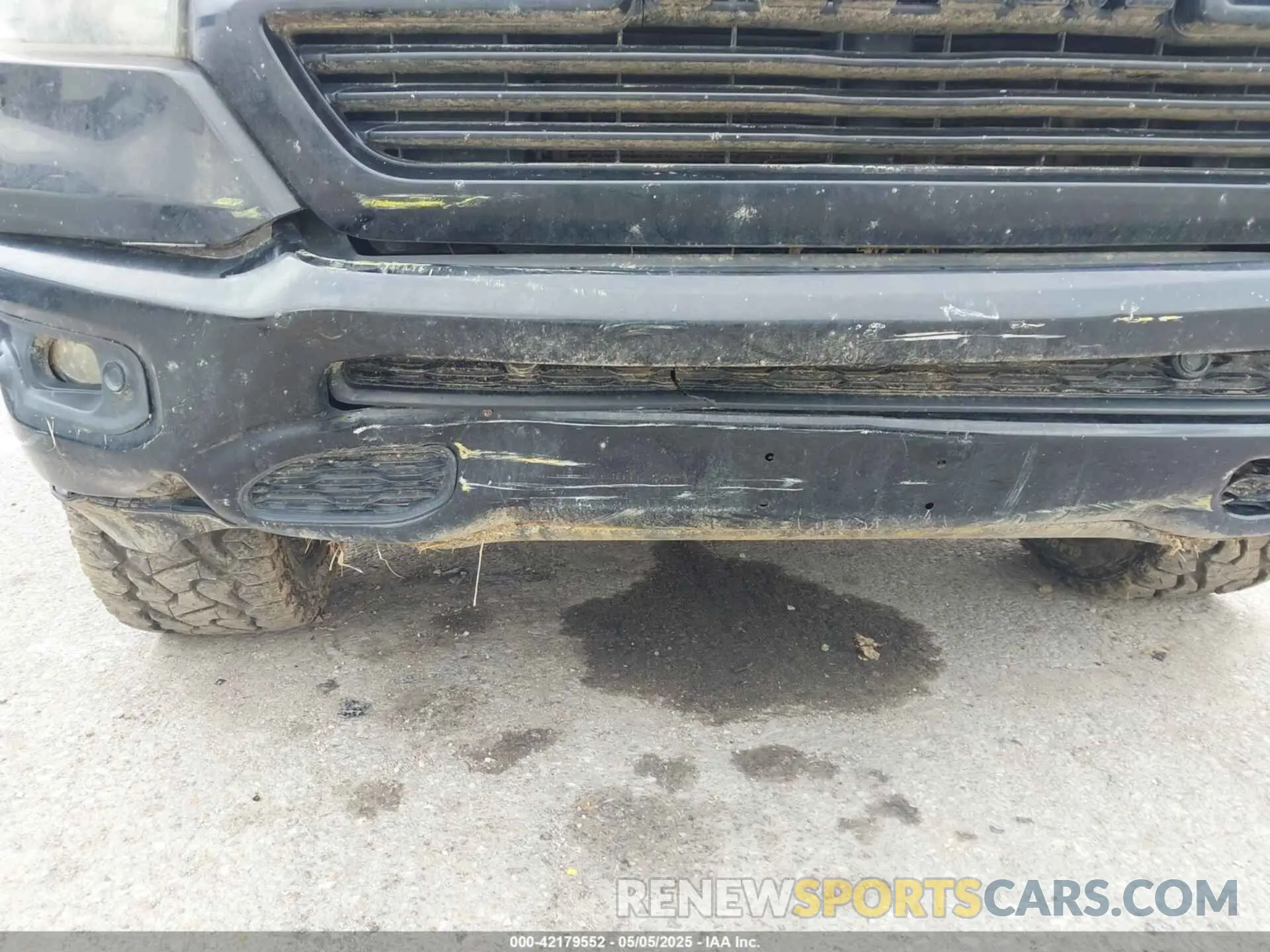 6 Photograph of a damaged car 1C6SRFFT2LN159572 RAM 1500 2020