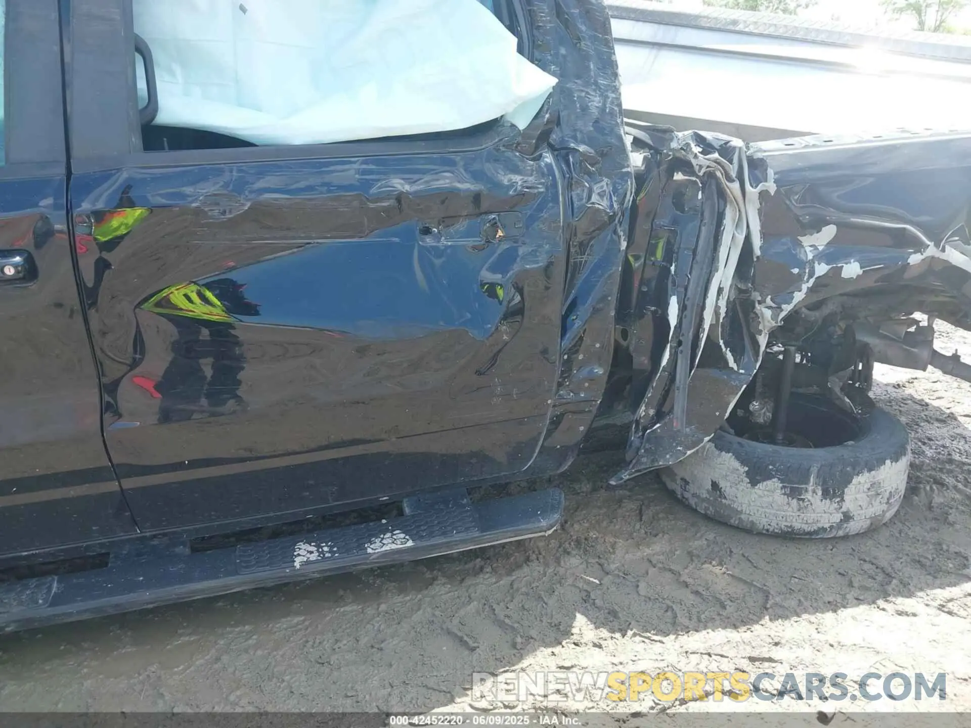 6 Photograph of a damaged car 1C6SRFFT3LN103124 RAM 1500 2020